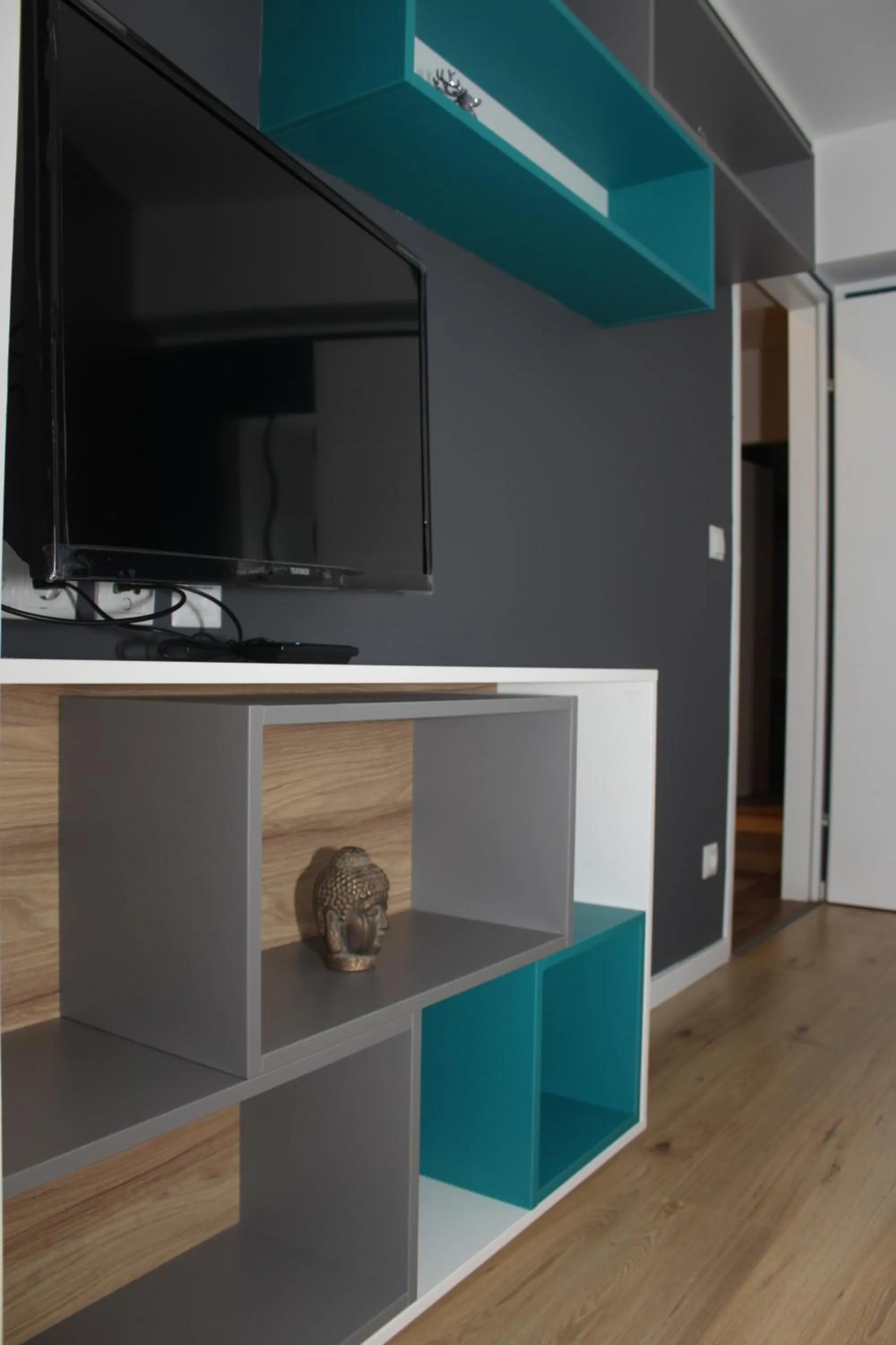 TV and multimedia in Christiano Apartments 1060 CITY
