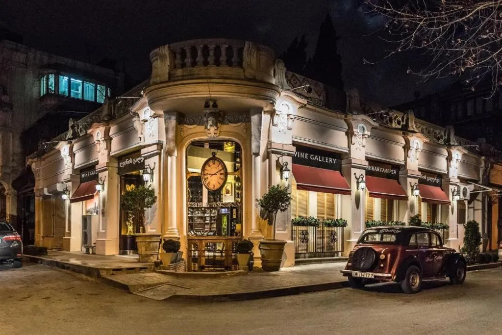 Inner courtyard view in Rogas Home