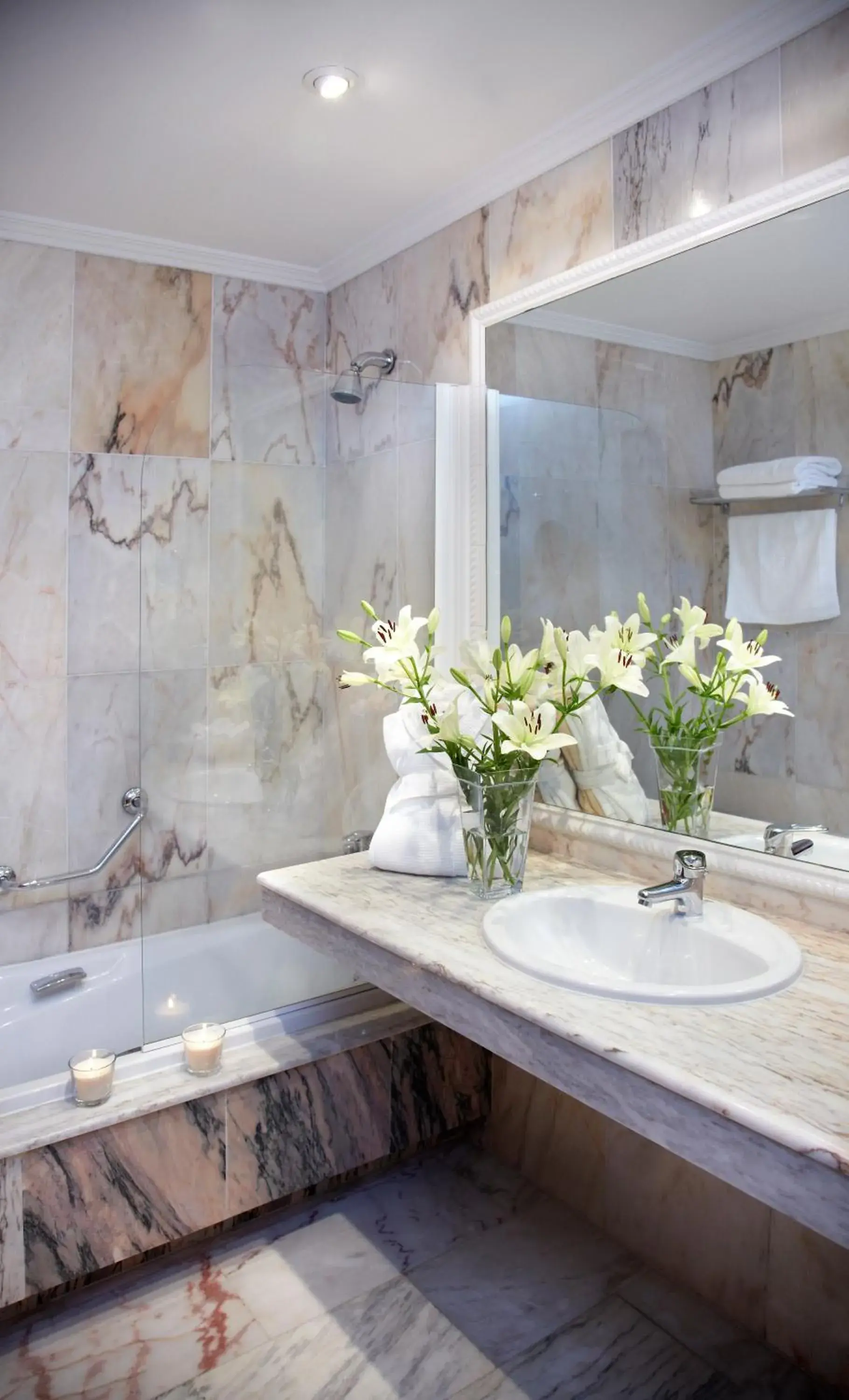 Twin Room in Hotel Carlos I Silgar Twin Room in Hotel Carlos I Silgar