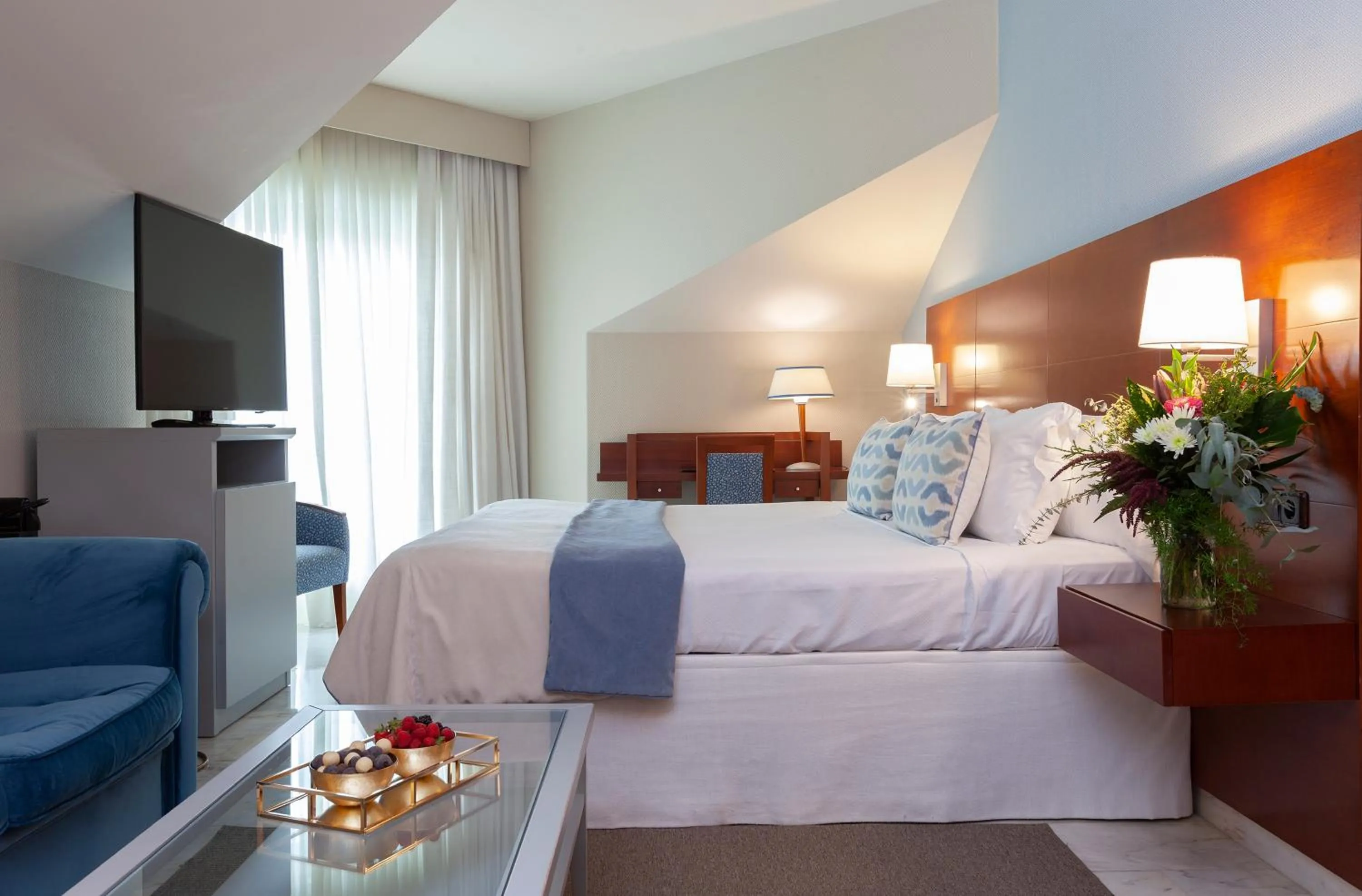 Bedroom, Bed in Hotel Carlos I Silgar