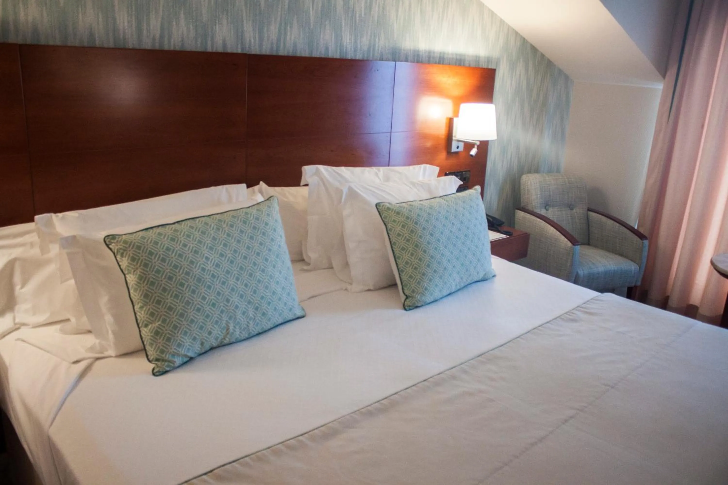 Bedroom, Bed in Hotel Carlos I Silgar