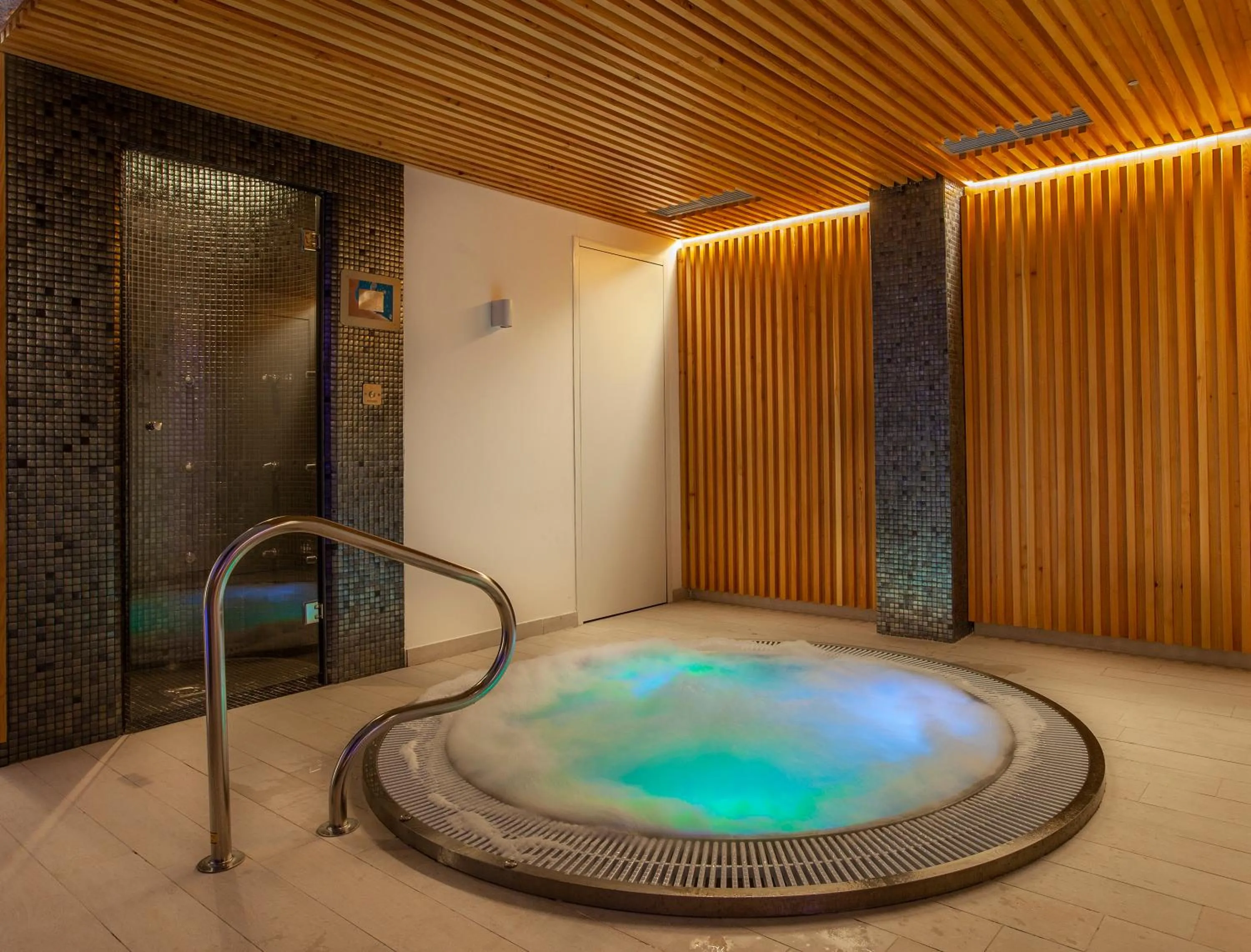 Hot Tub in Hotel Carlos I Silgar