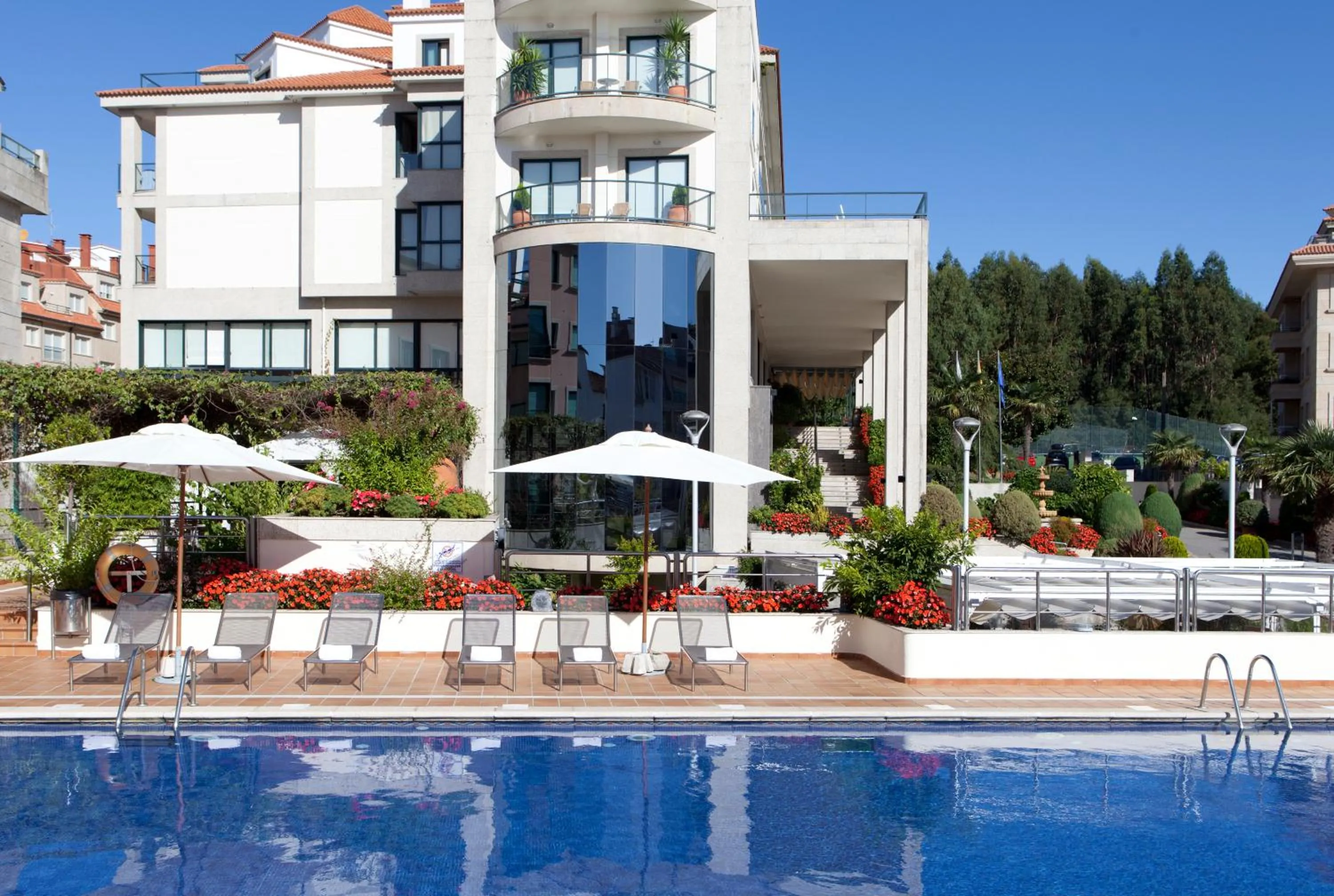 Swimming pool in Hotel Carlos I Silgar