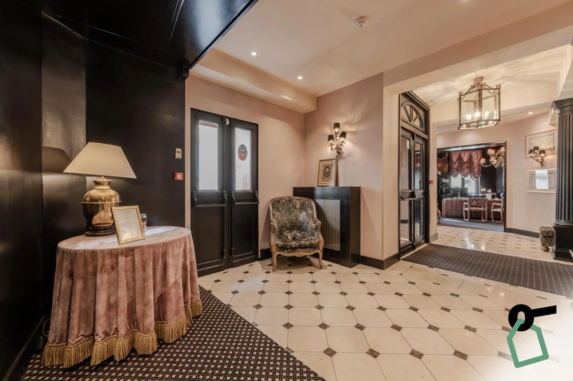 Lobby or reception in Hotiday Room Collection - Paris Arc de Triomphe