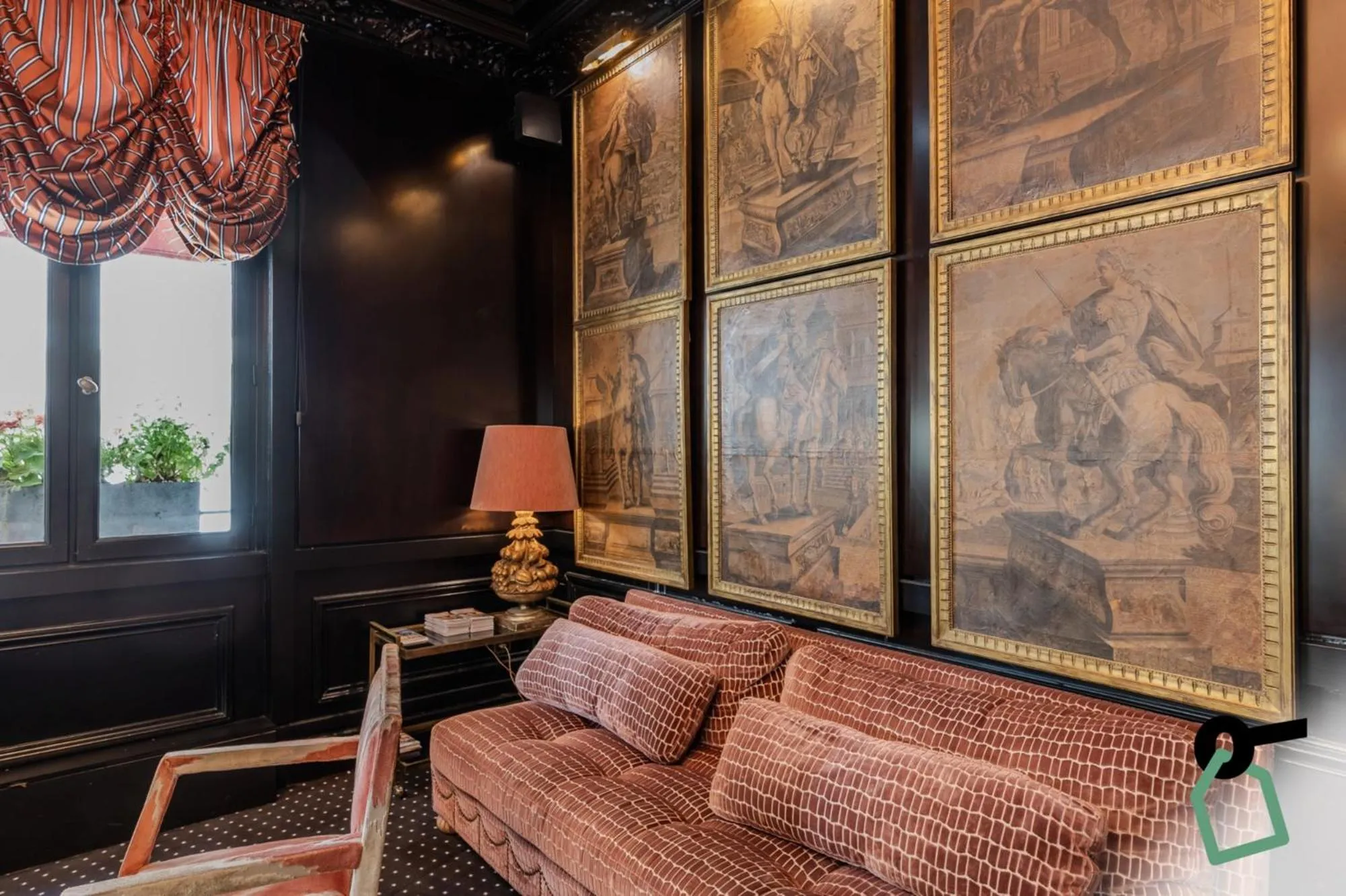 Lobby or reception in Hotiday Room Collection - Paris Arc de Triomphe