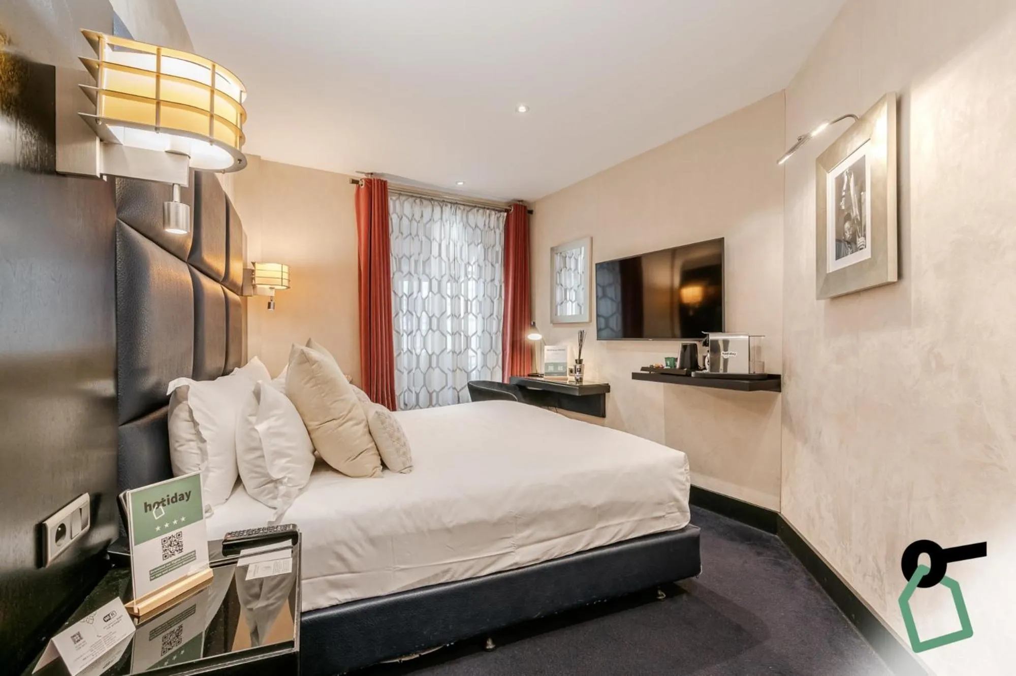 Bedroom, Bed in Hotiday Room Collection - Paris Arc de Triomphe