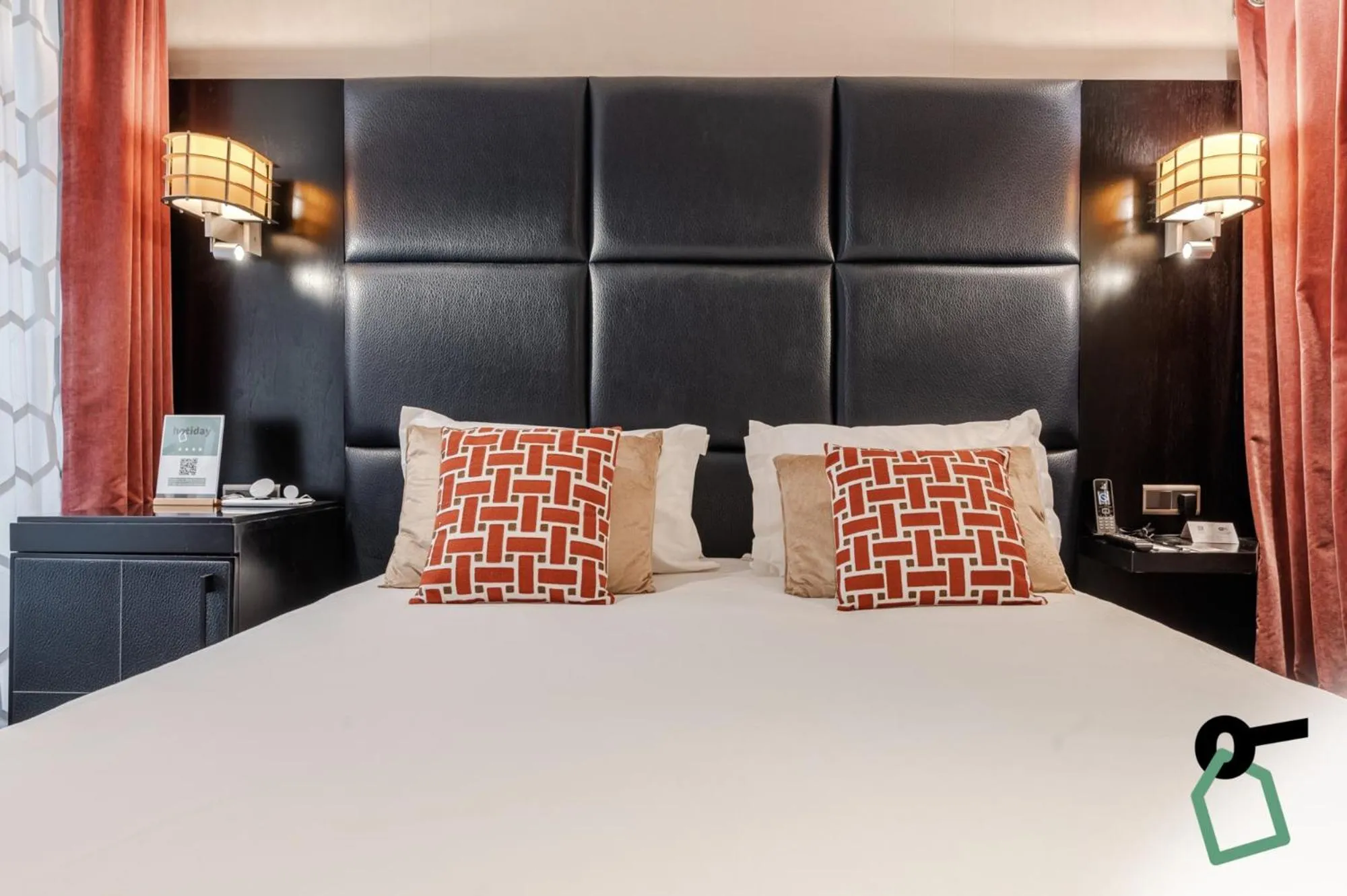 Bed in Hotiday Room Collection - Paris Arc de Triomphe