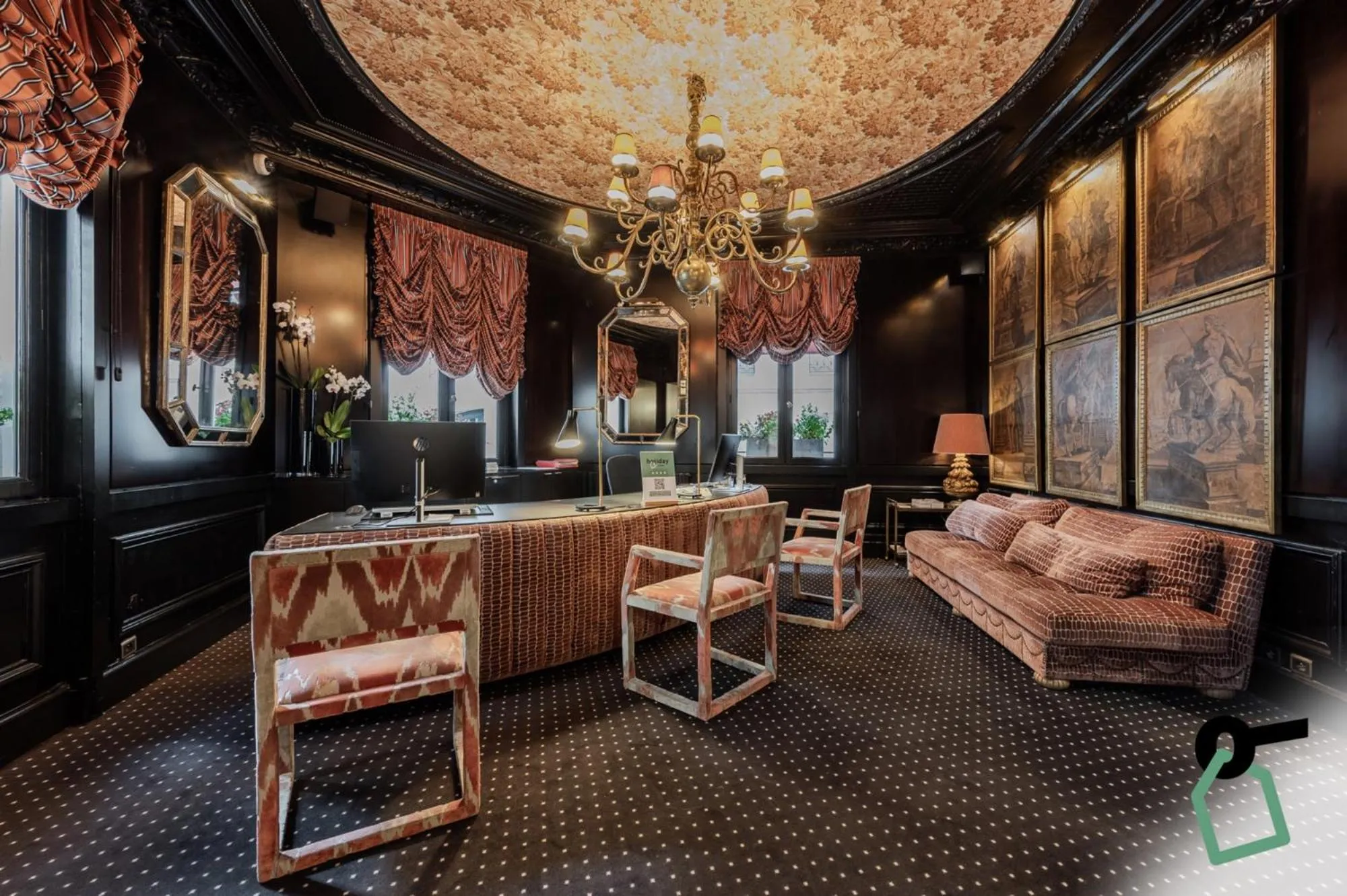 Lobby or reception in Hotiday Room Collection - Paris Arc de Triomphe