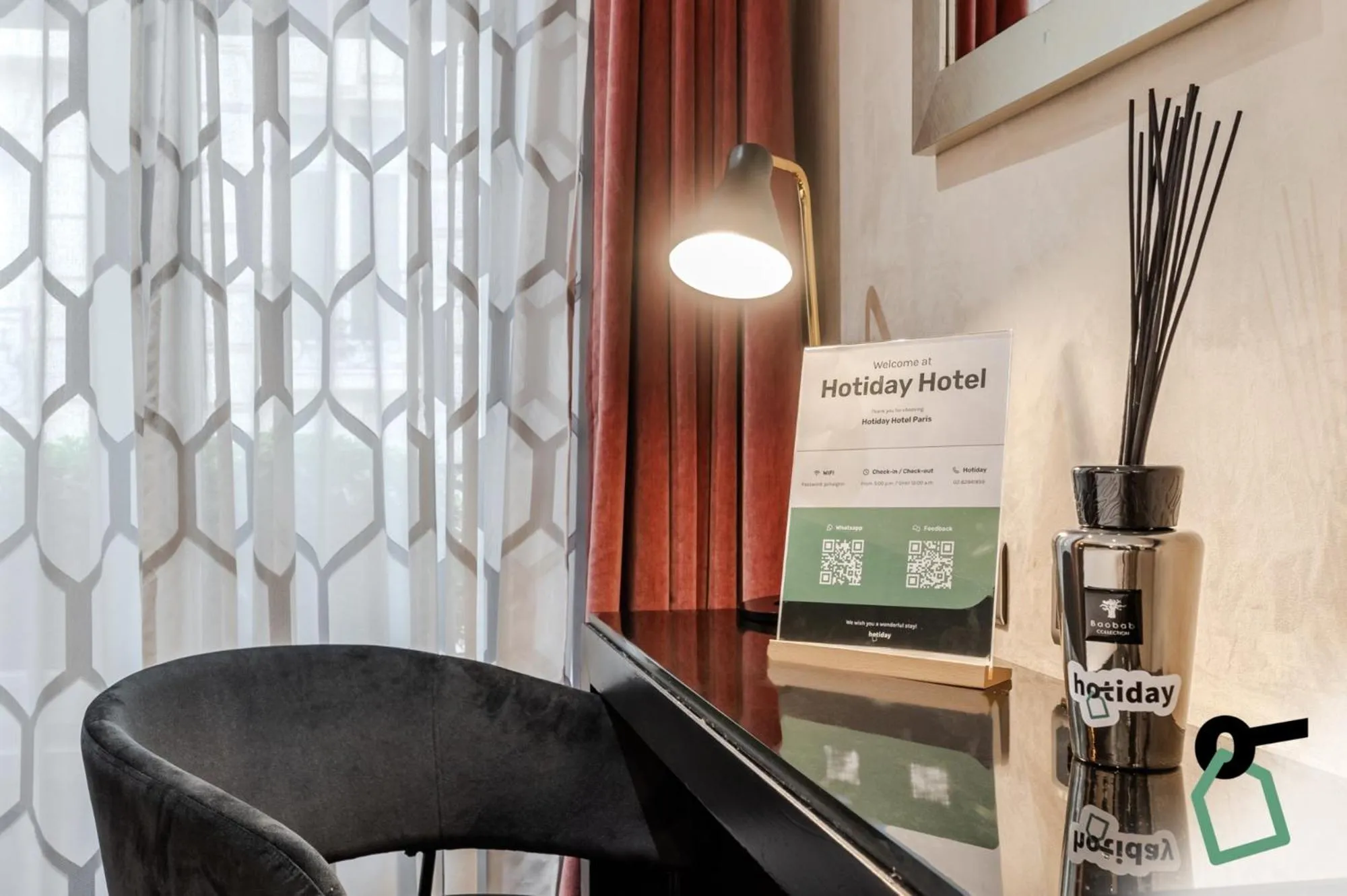 Seating area in Hotiday Room Collection - Paris Arc de Triomphe