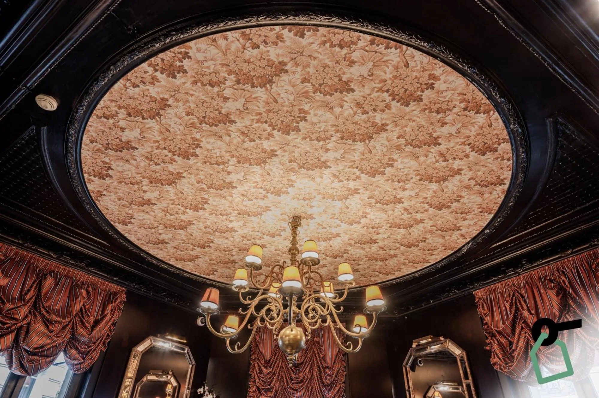 Decorative detail in Hotiday Room Collection - Paris Arc de Triomphe