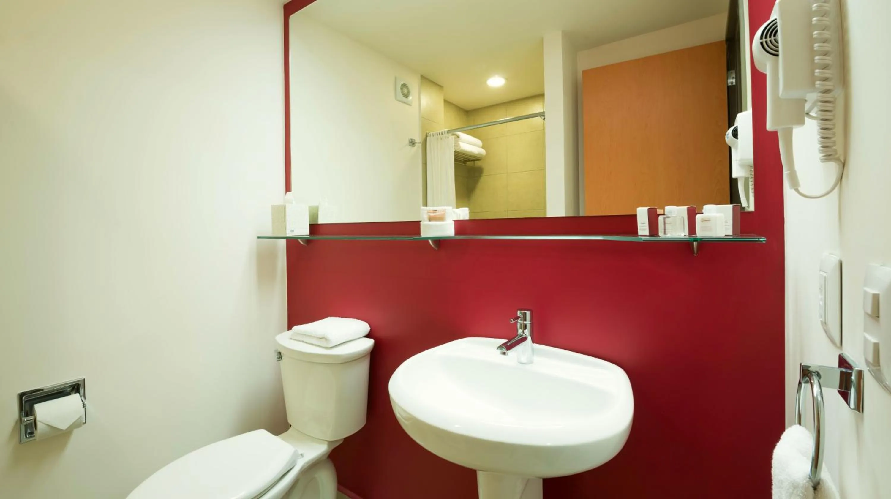 Bathroom in Mision Express Queretaro