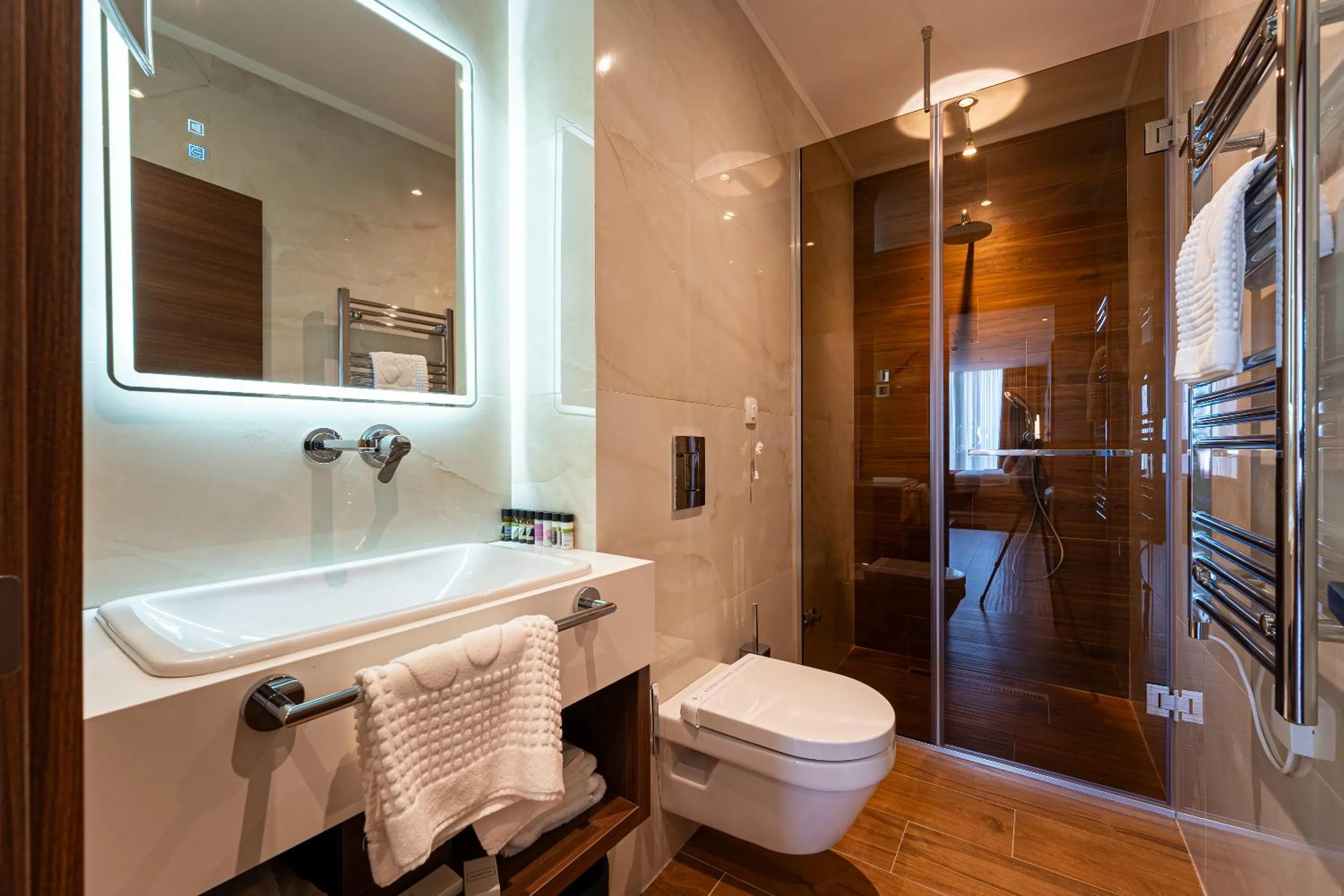 Shower in Hotel De‘Andros Virpazar