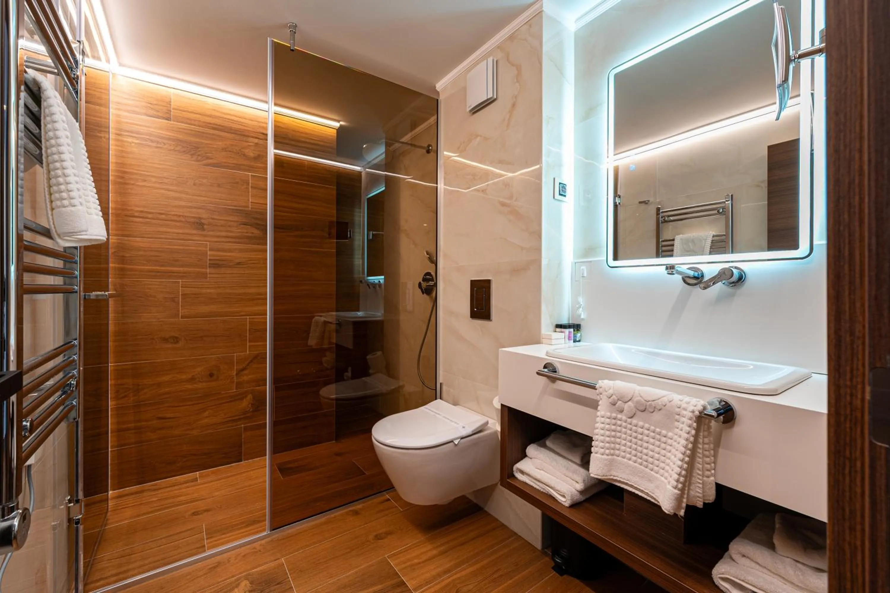 Toilet in Hotel De‘Andros Virpazar