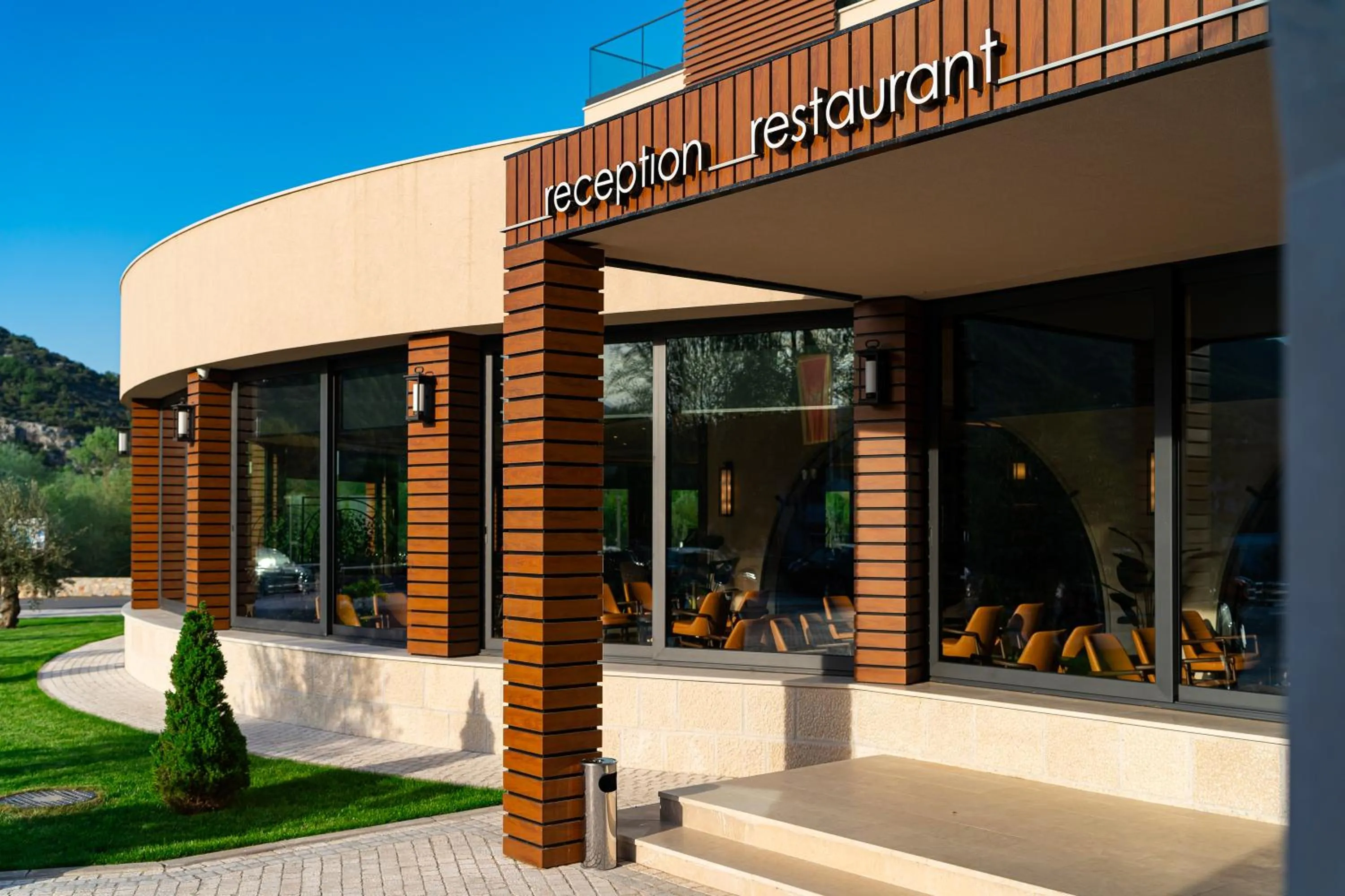 Property building in Hotel De‘Andros Virpazar