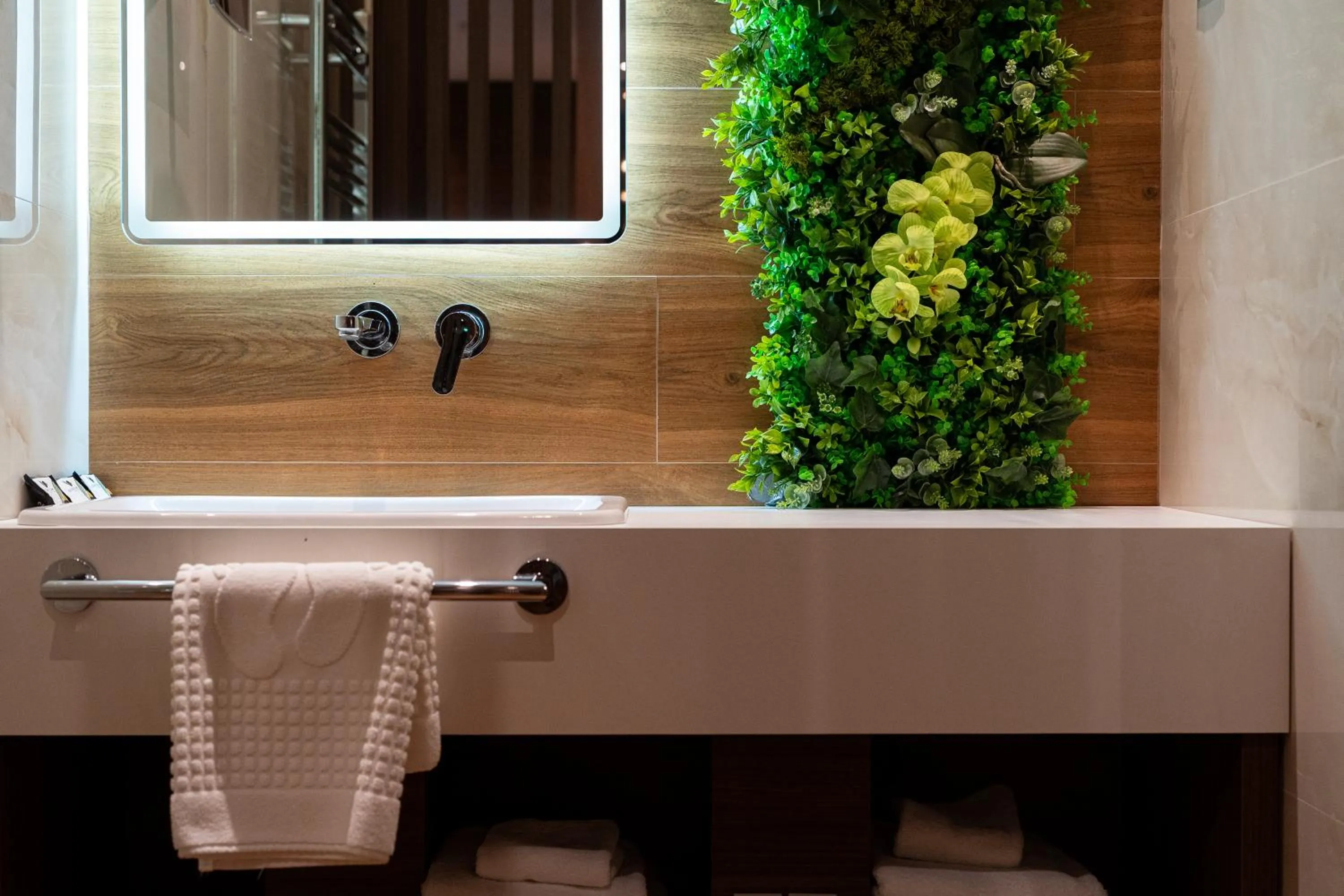 Bathroom in Hotel De‘Andros Virpazar