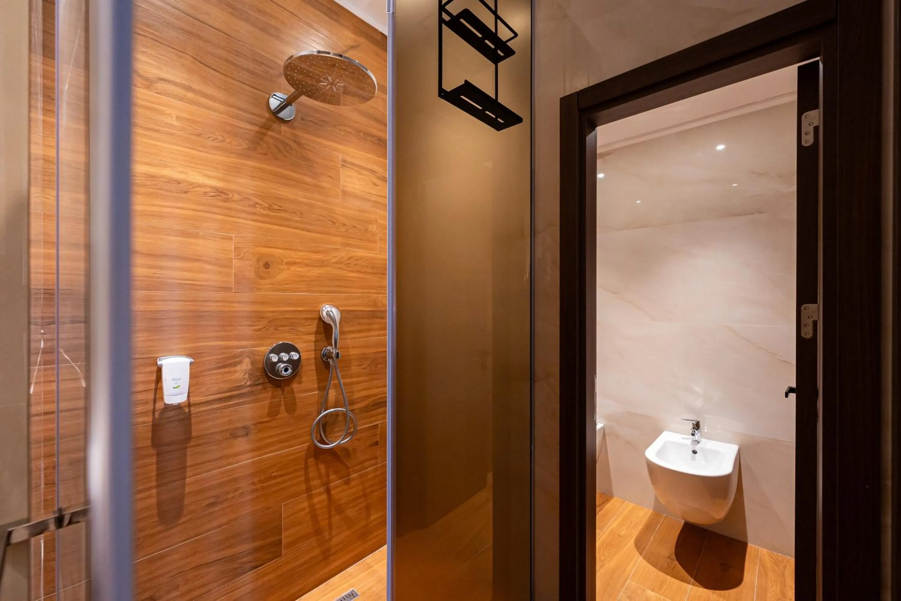 Shower in Hotel De‘Andros Virpazar