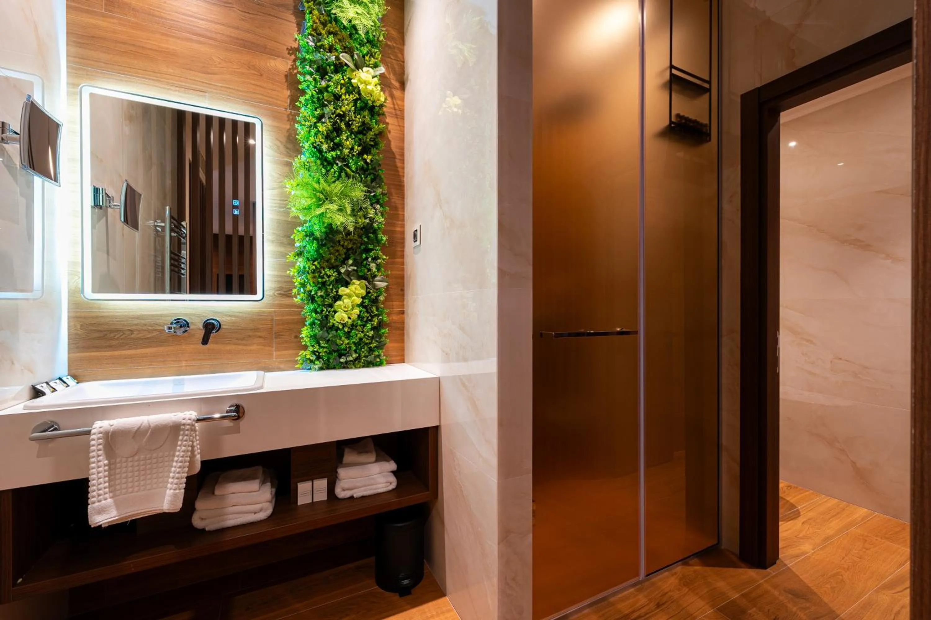 Toilet in Hotel De‘Andros Virpazar