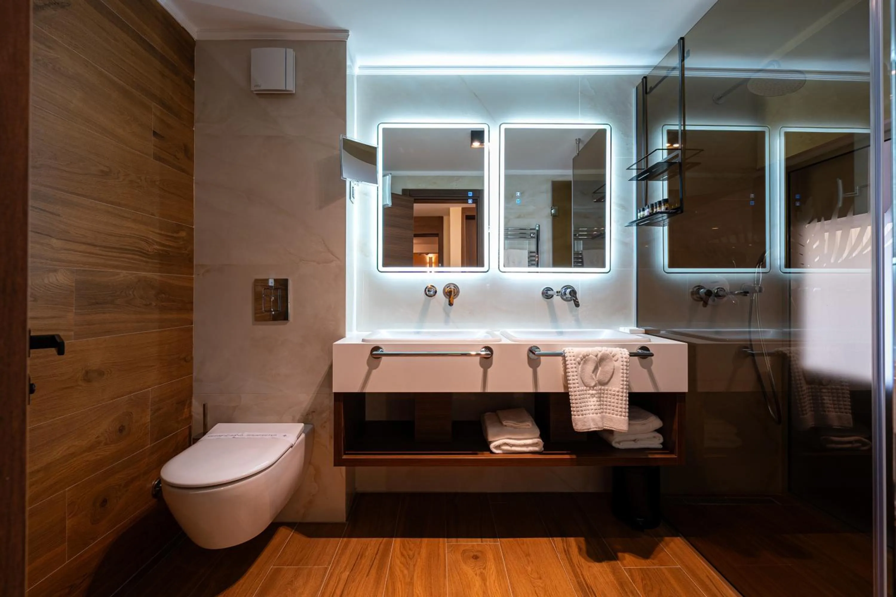 Bathroom in Hotel De‘Andros Virpazar