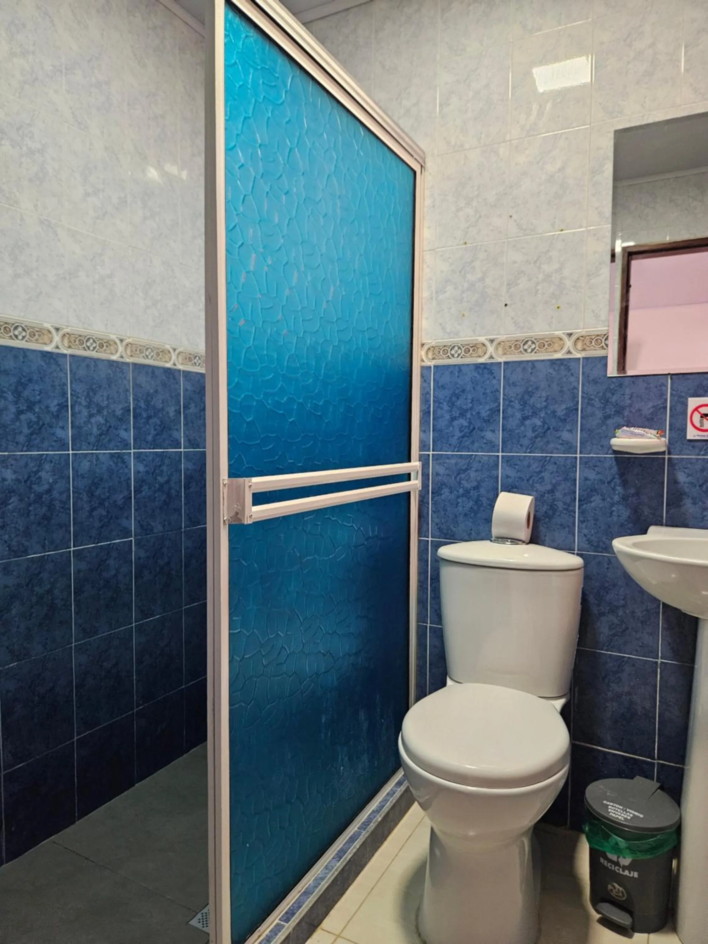 Bathroom in Caribbean Island Hotel Piso 2