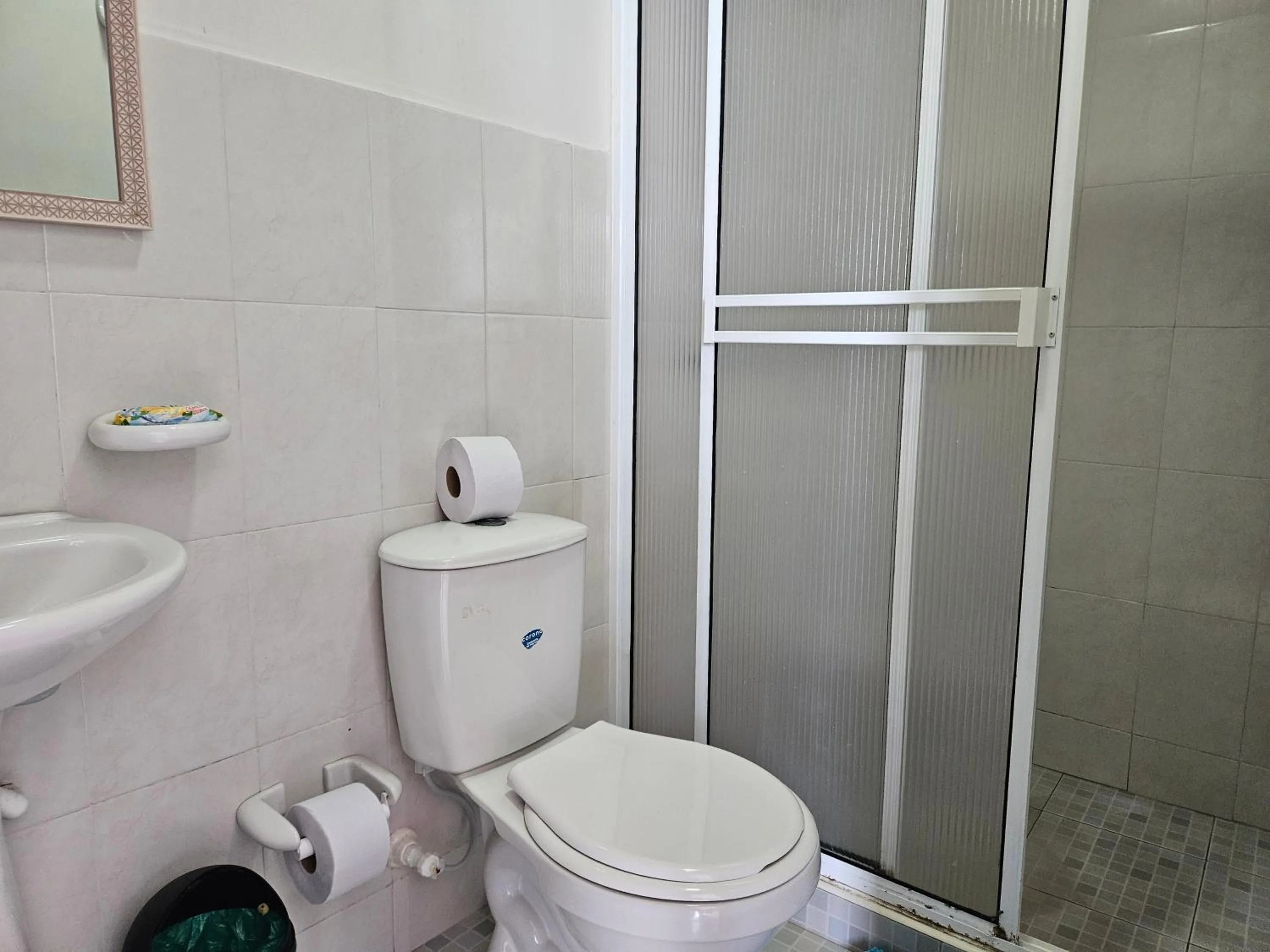 Shower in Caribbean Island Hotel Piso 2