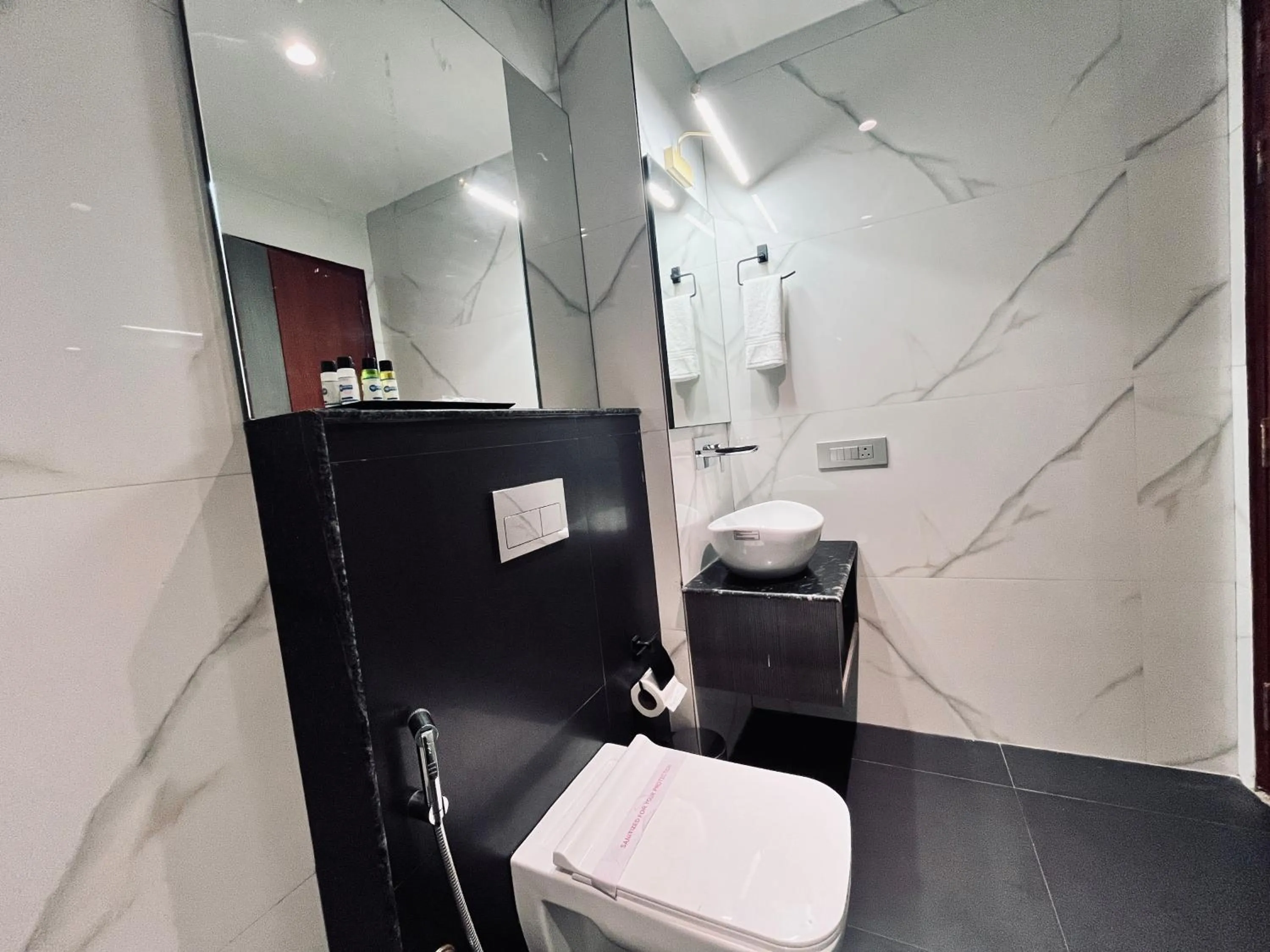 Toilet in Western Blu INN