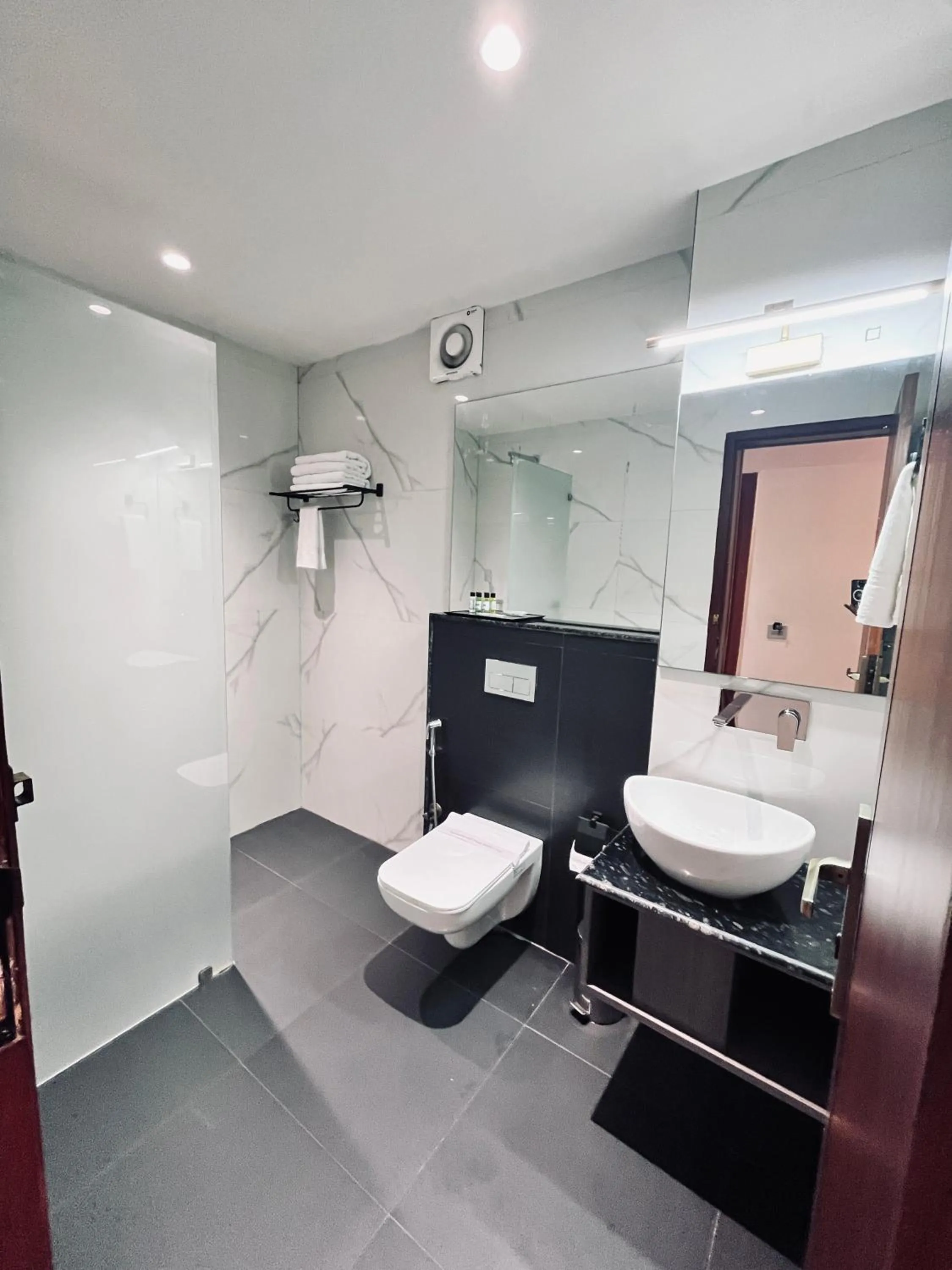 Shower in Western Blu INN