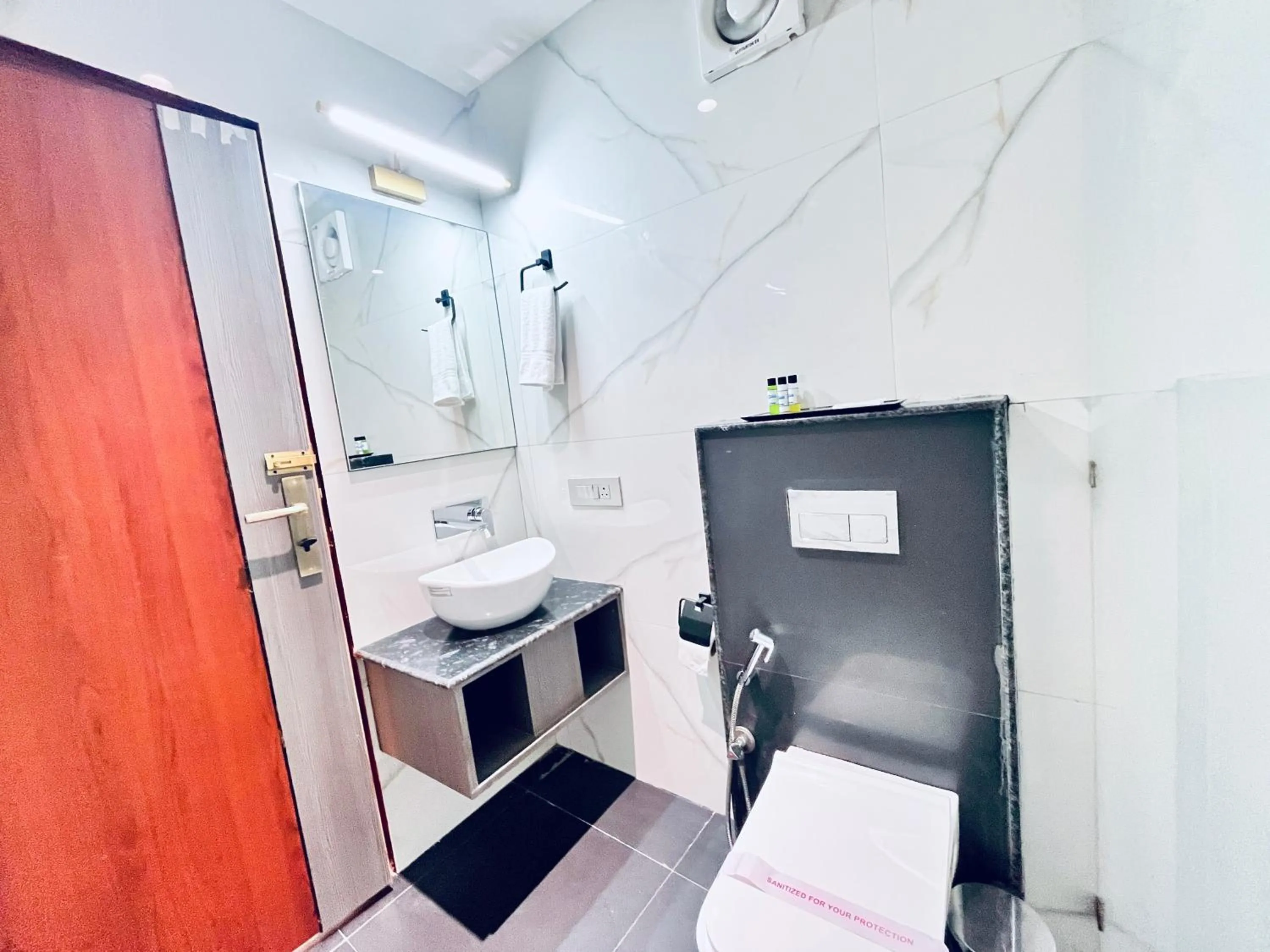 Shower in Western Blu INN