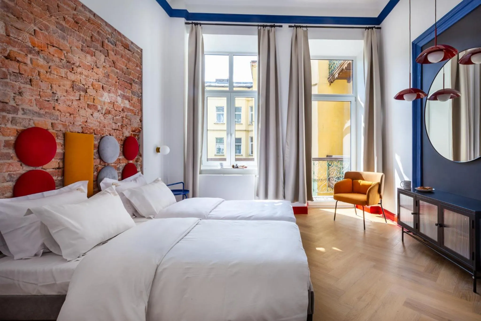 Bed in Spacious City Center Family Apartments