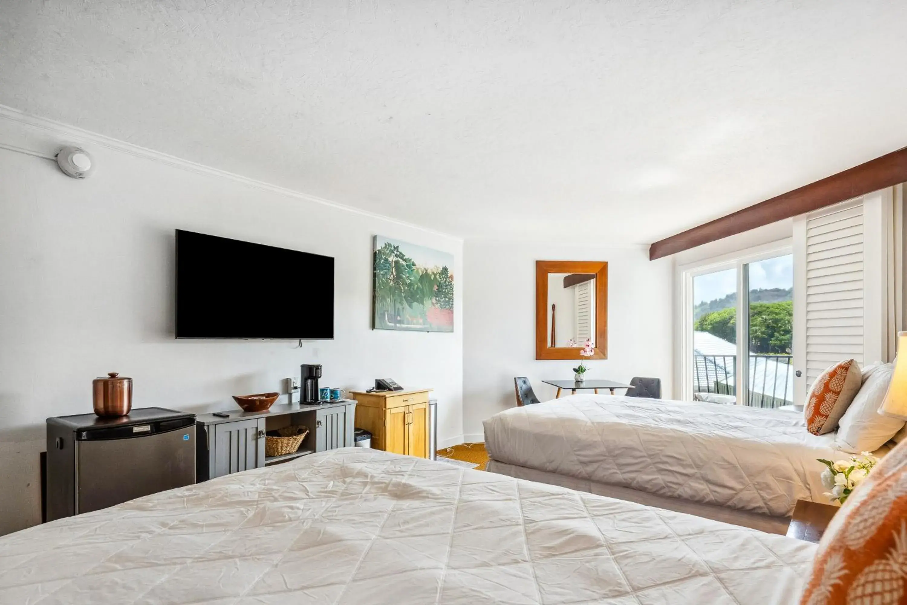 Luxury Double Room with Mountain View in 2417 at Oceanfront Resort Lihue Kauai Beach Drive Private Condo Luxury Double Room with Mountain View in 2417 at Oceanfront Resort Lihue Kauai Beach Drive Private Condo