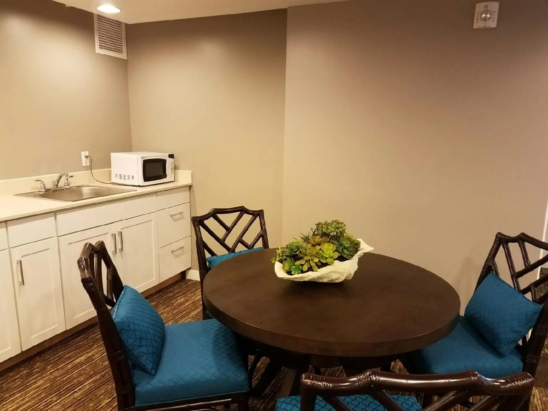 Communal lounge/ TV room in 2417 at Oceanfront Resort Lihue Kauai Beach Drive Private Condo