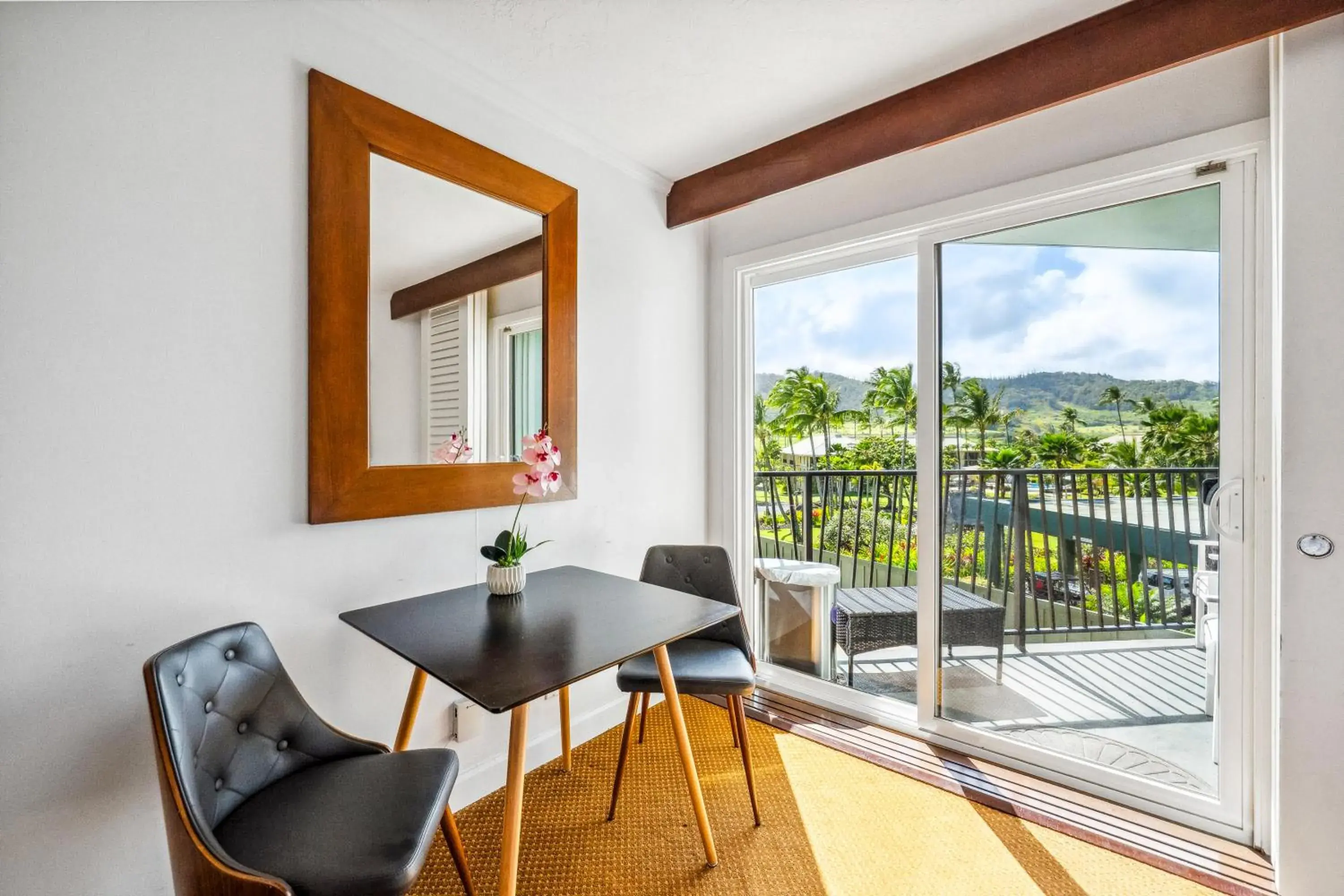 Luxury Double Room with Mountain View in 2417 at Oceanfront Resort Lihue Kauai Beach Drive Private Condo Luxury Double Room with Mountain View in 2417 at Oceanfront Resort Lihue Kauai Beach Drive Private Condo