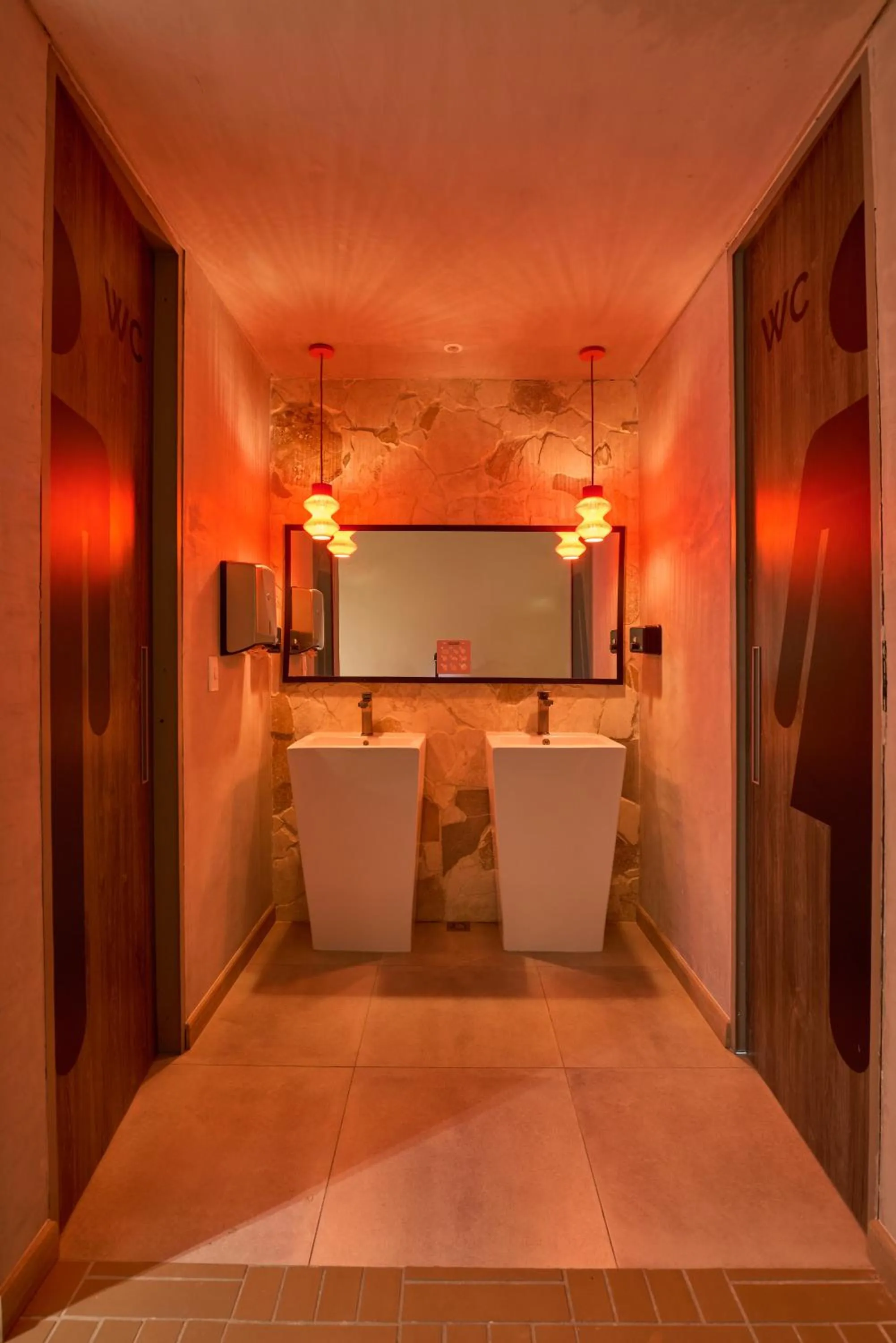 Restaurant/places to eat in Hotel Dix