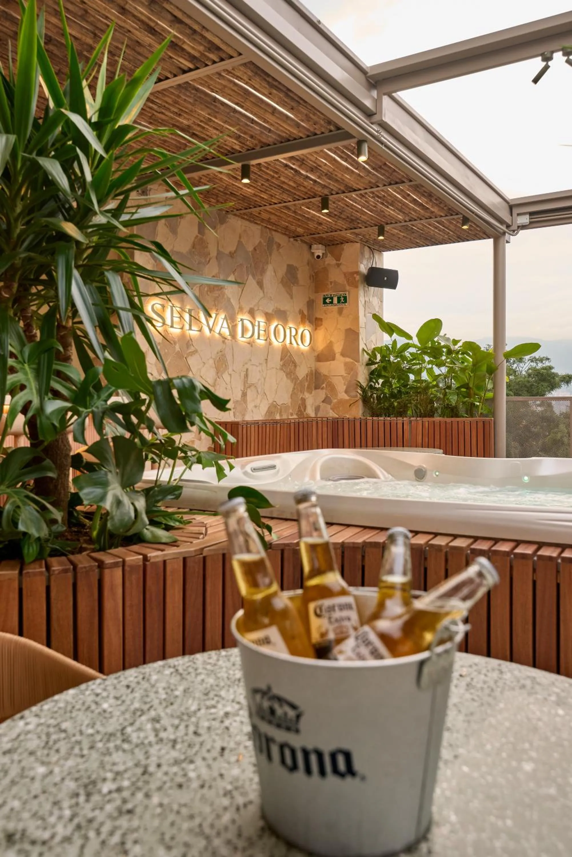 Hot Tub in Hotel Dix