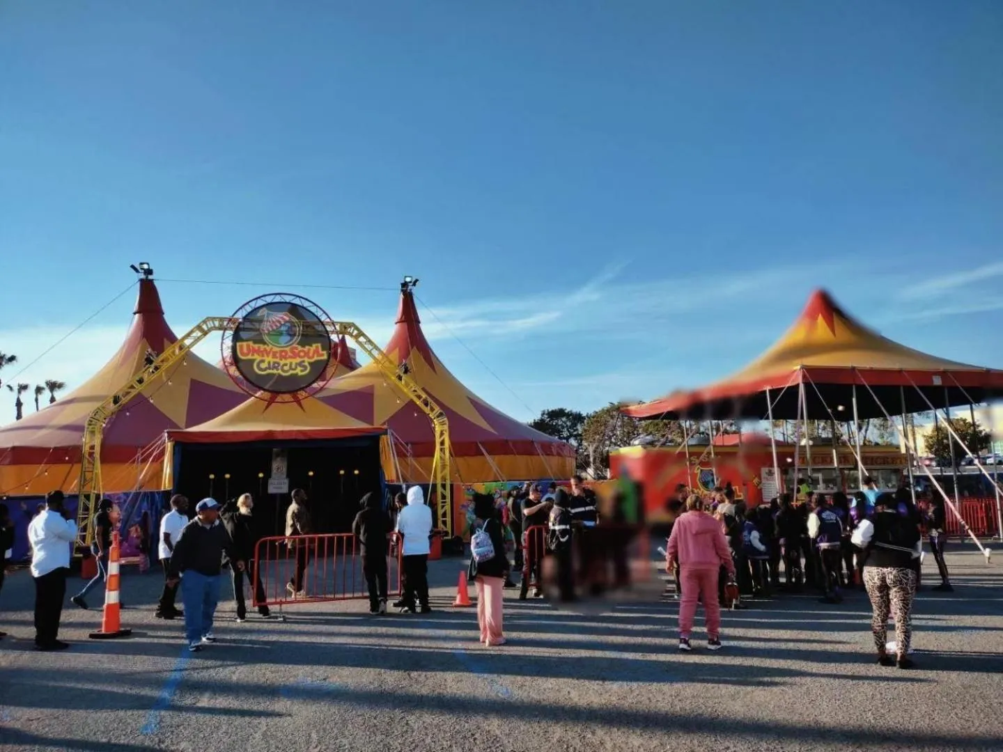 Entertainment in LA Crystal Hotel -Los Angeles-Long Beach Area