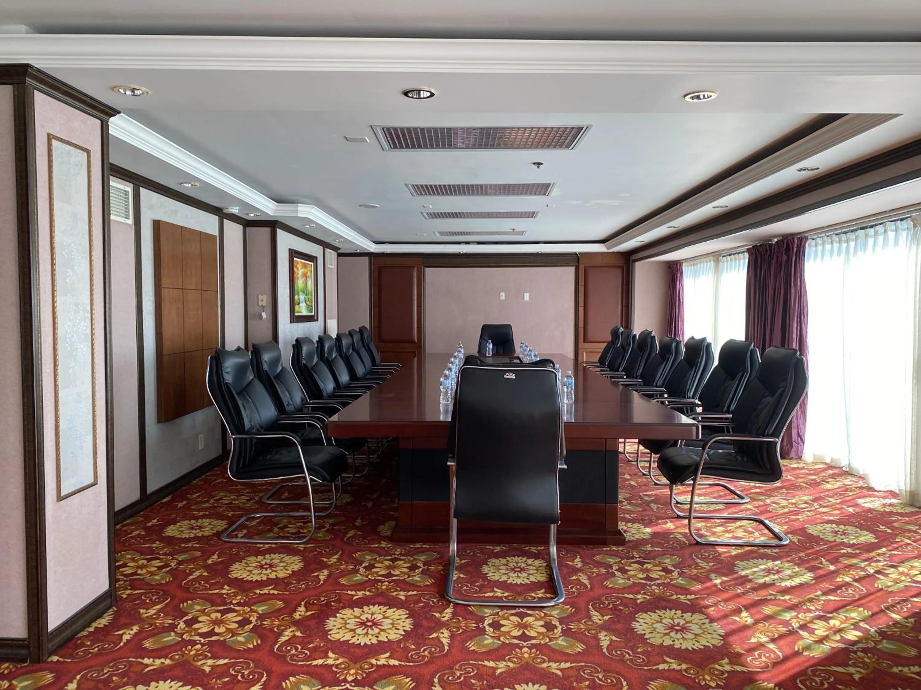 Meeting/conference room in LA Crystal Hotel -Los Angeles-Long Beach Area