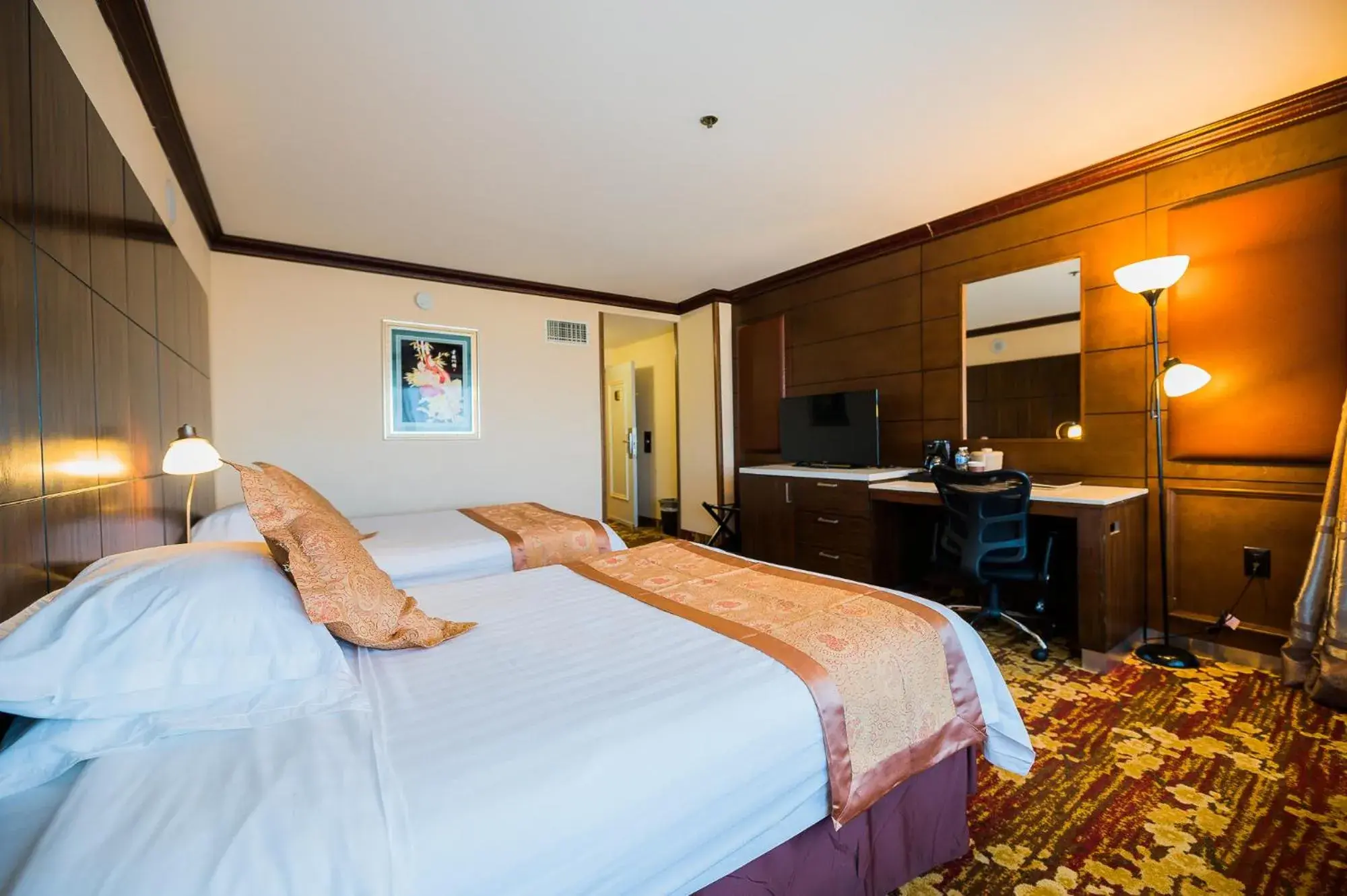 Bed in LA Crystal Hotel -Los Angeles-Long Beach Area