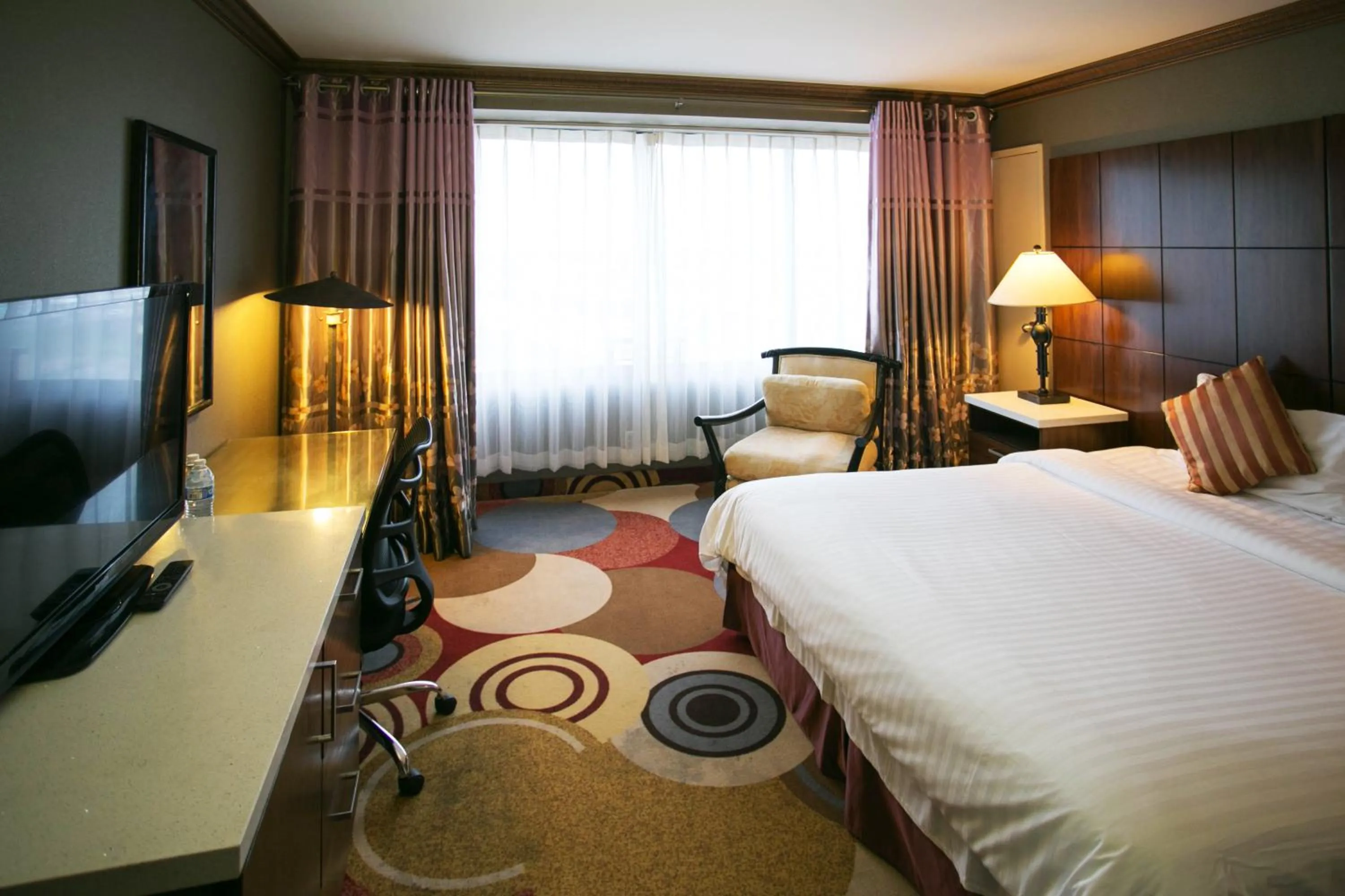 Photo of the whole room, Bed in LA Crystal Hotel -Los Angeles-Long Beach Area