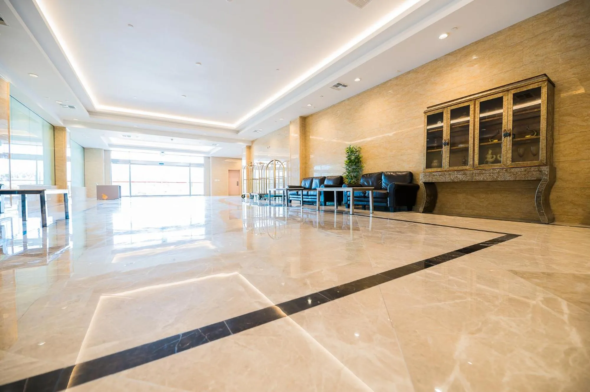 Lobby or reception in LA Crystal Hotel -Los Angeles-Long Beach Area