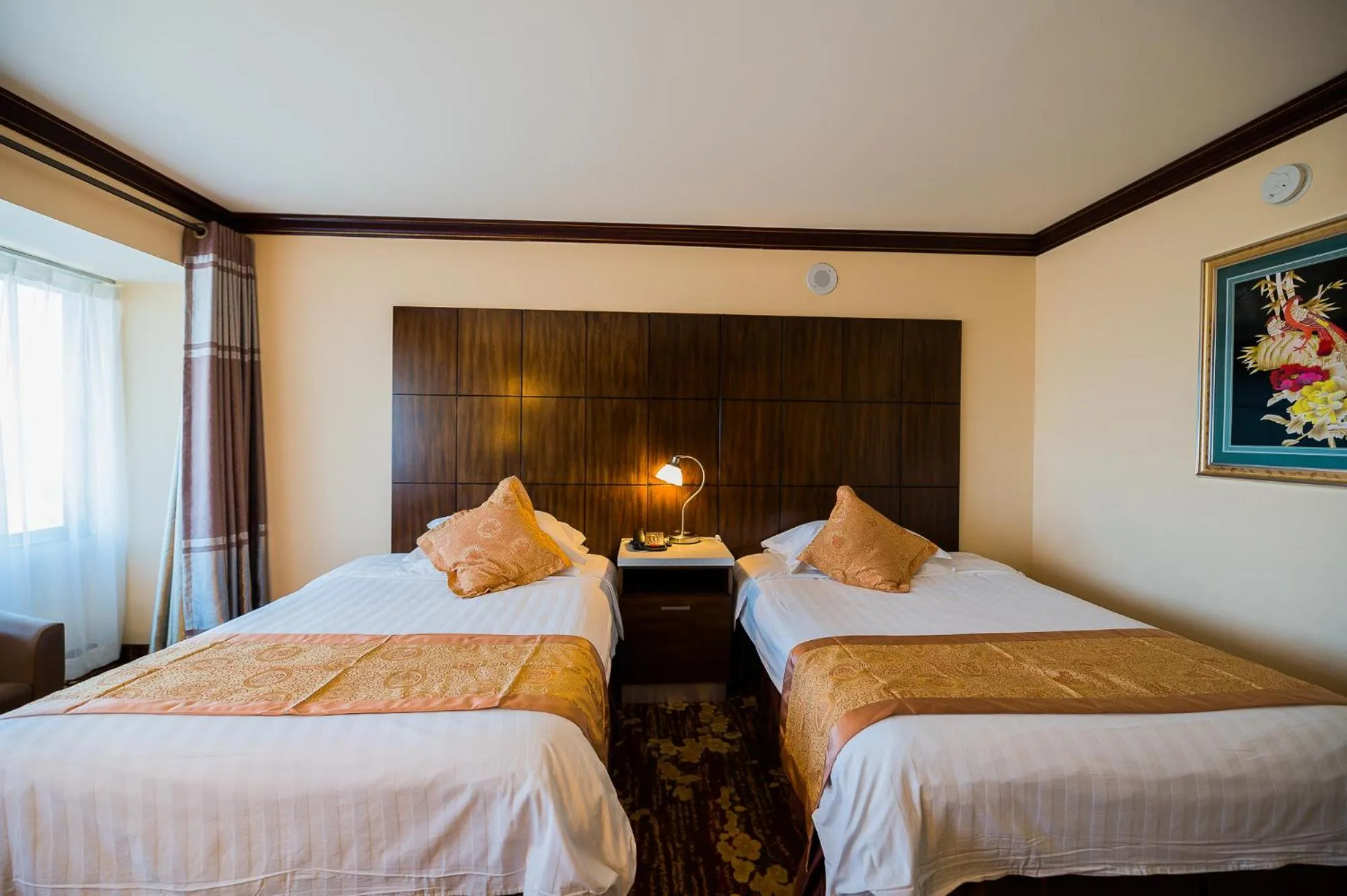 Bedroom, Bed in LA Crystal Hotel -Los Angeles-Long Beach Area