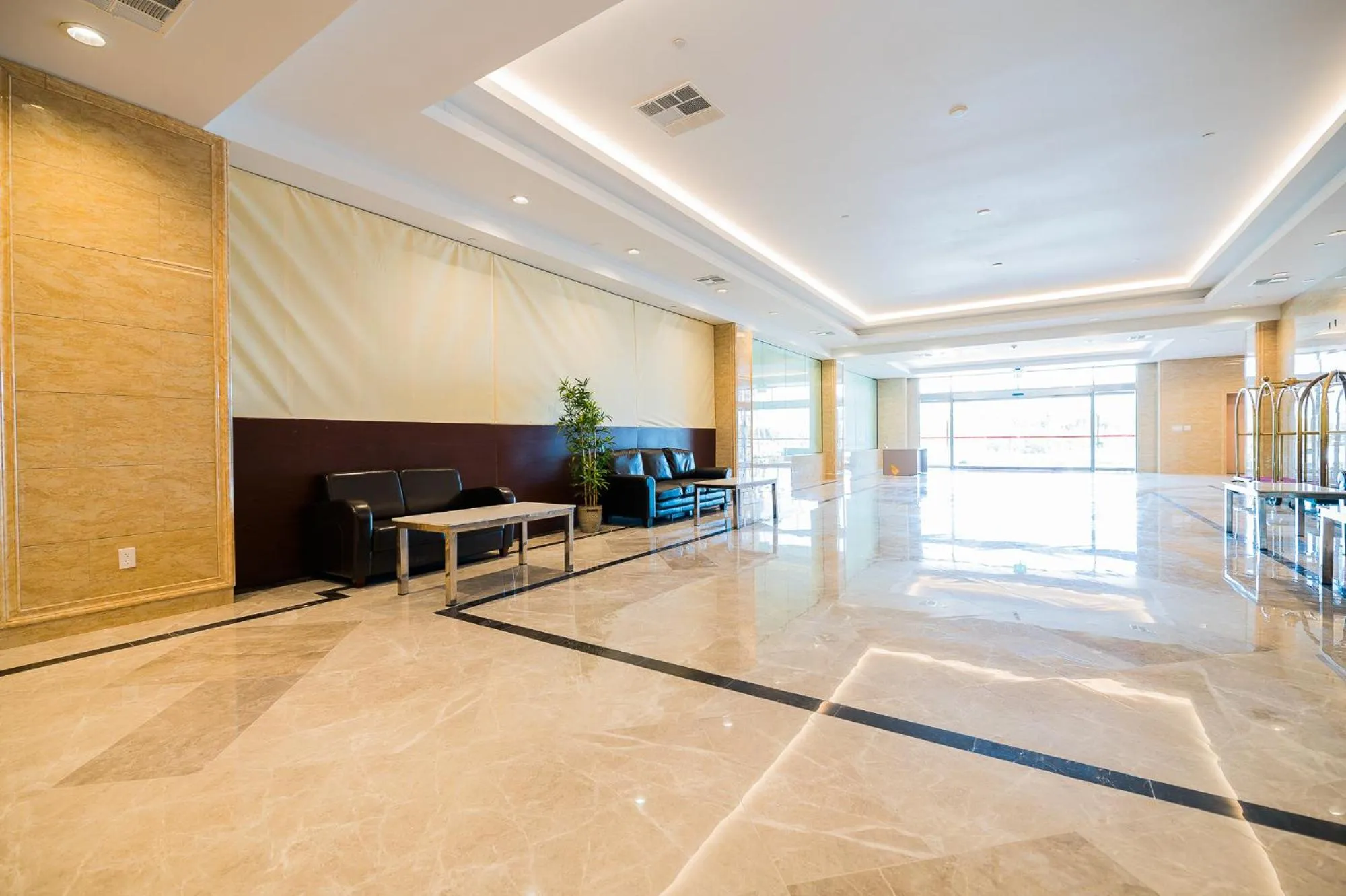 Lobby or reception in LA Crystal Hotel -Los Angeles-Long Beach Area