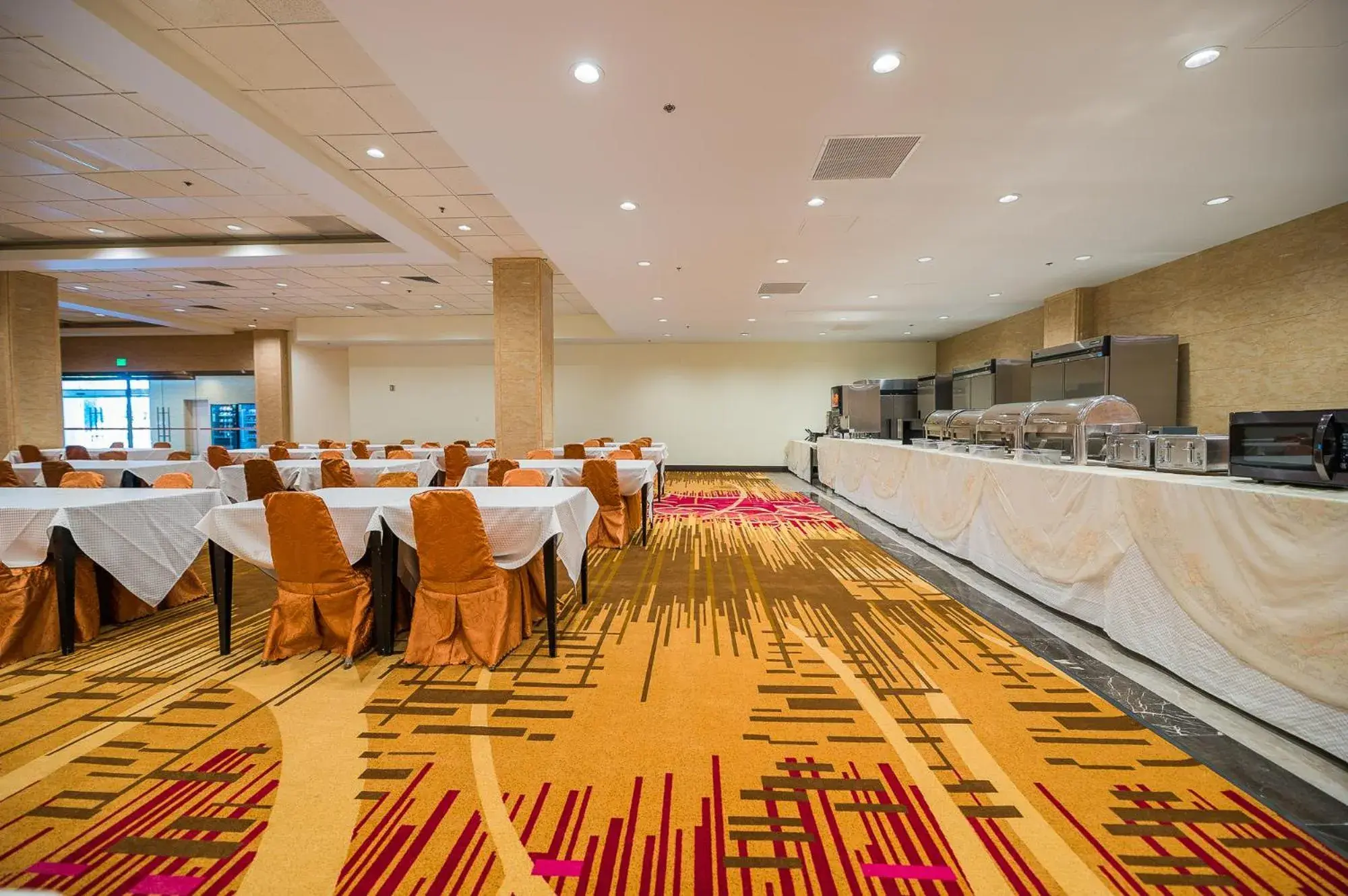 Restaurant/places to eat in LA Crystal Hotel -Los Angeles-Long Beach Area