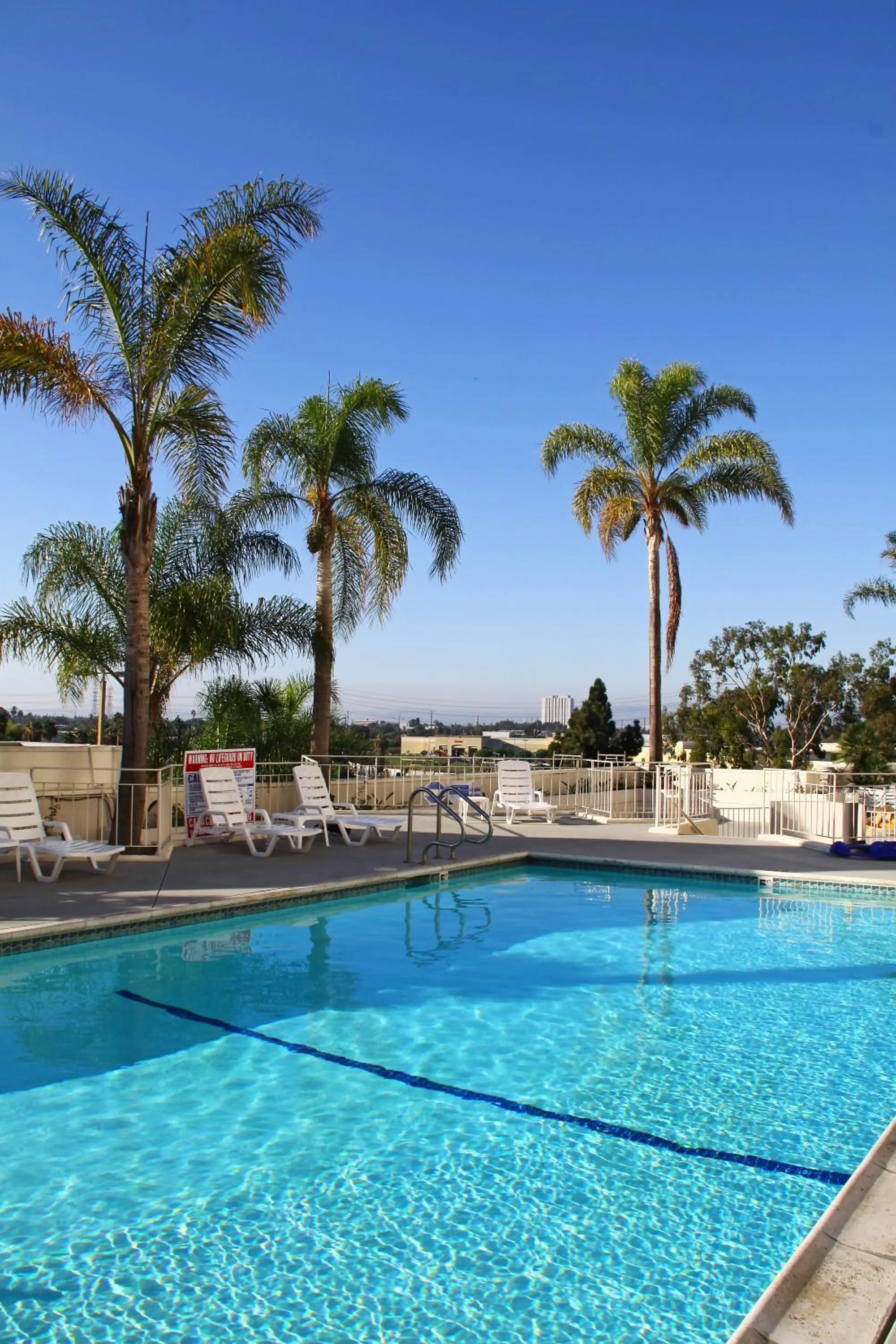 Swimming pool in LA Crystal Hotel -Los Angeles-Long Beach Area