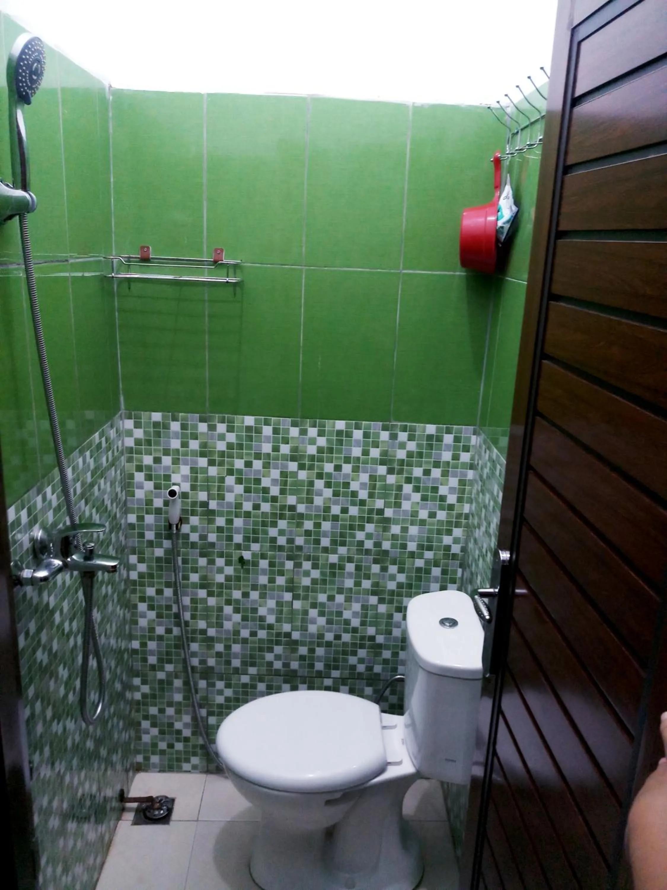Shower in BOTANIA HOMESTAY BATAM