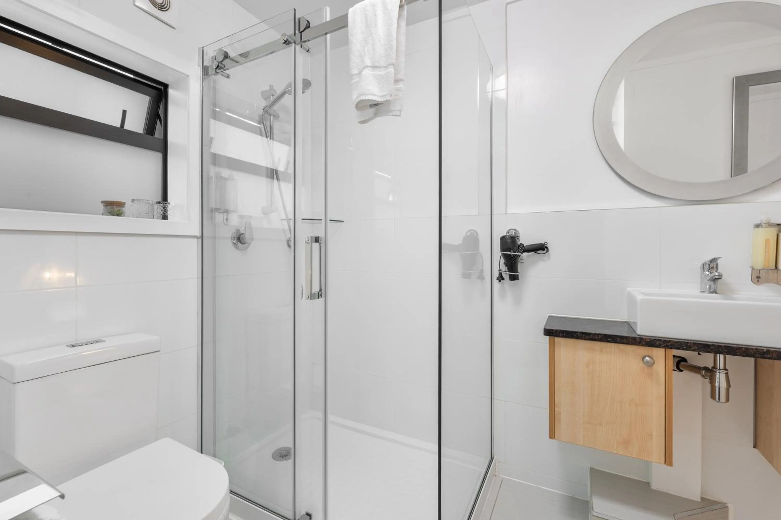 Bathroom in Orewa Beachcomber