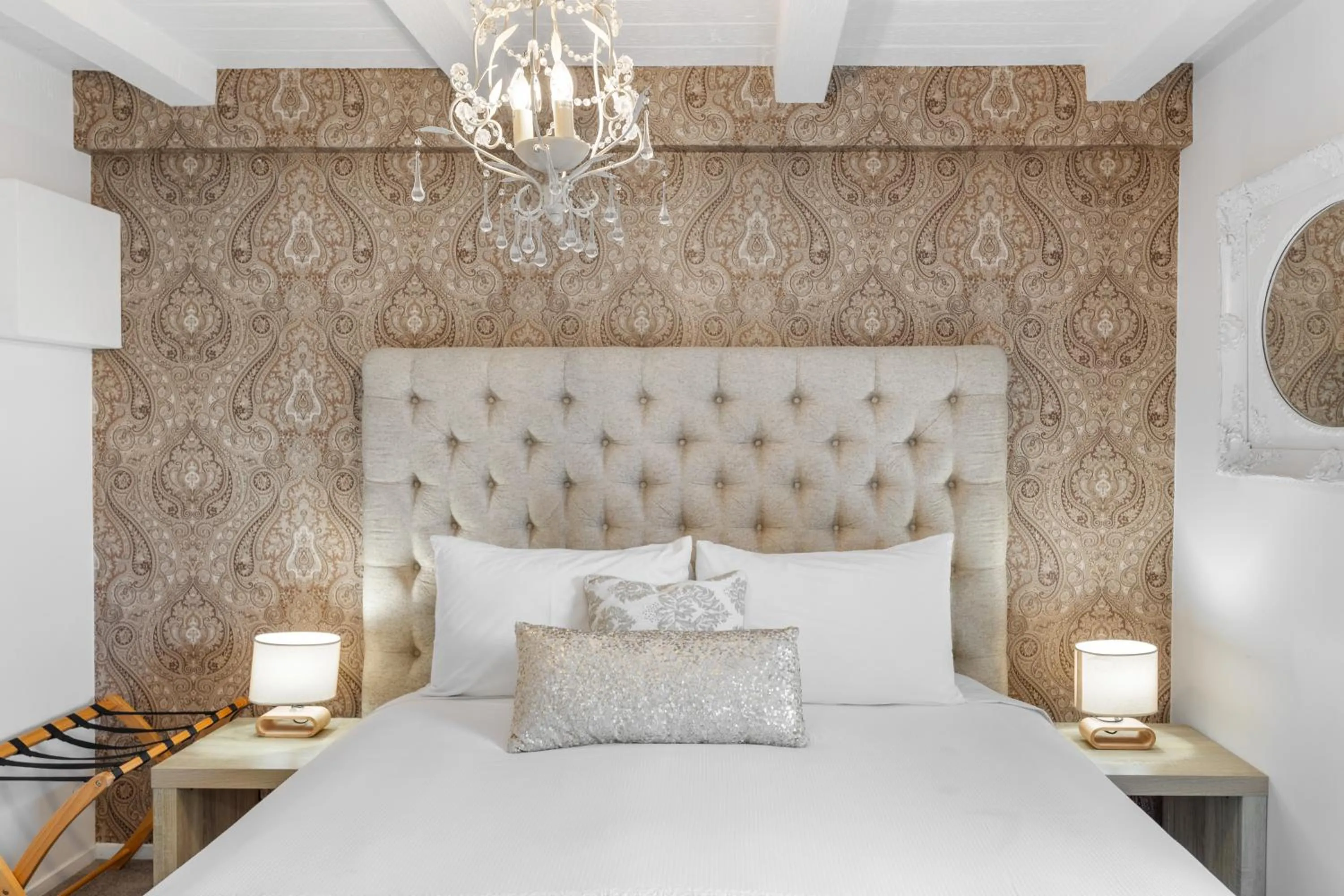 Bedroom, Bed in Orewa Beachcomber