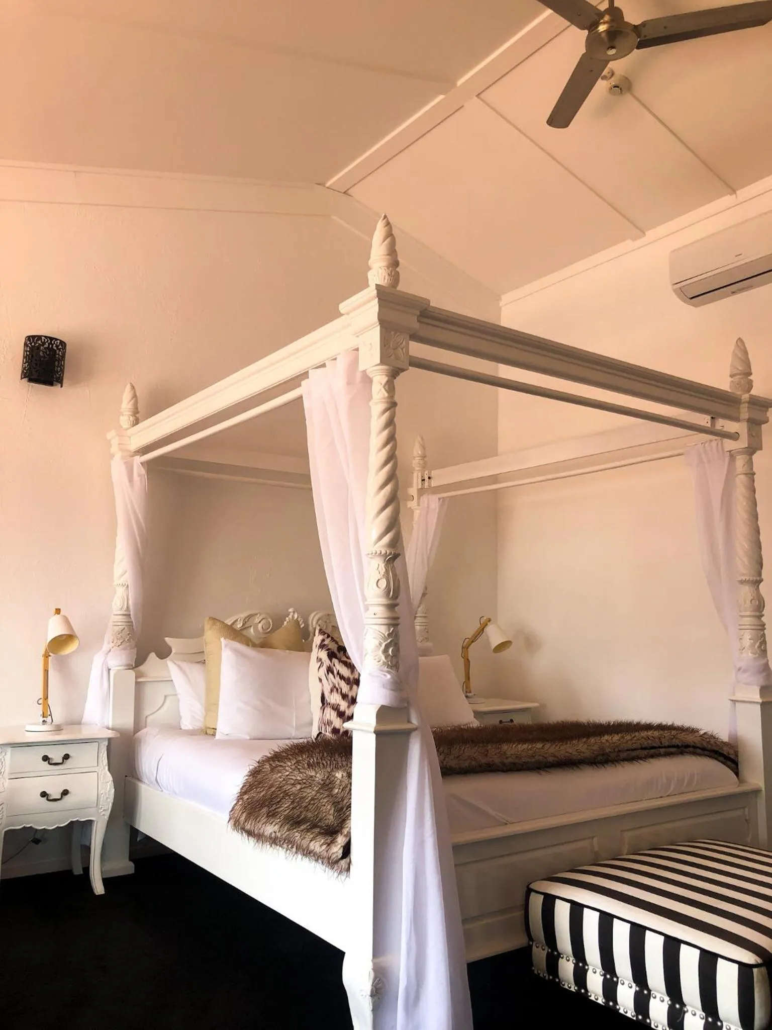 Bedroom, Bed in Orewa Beachcomber