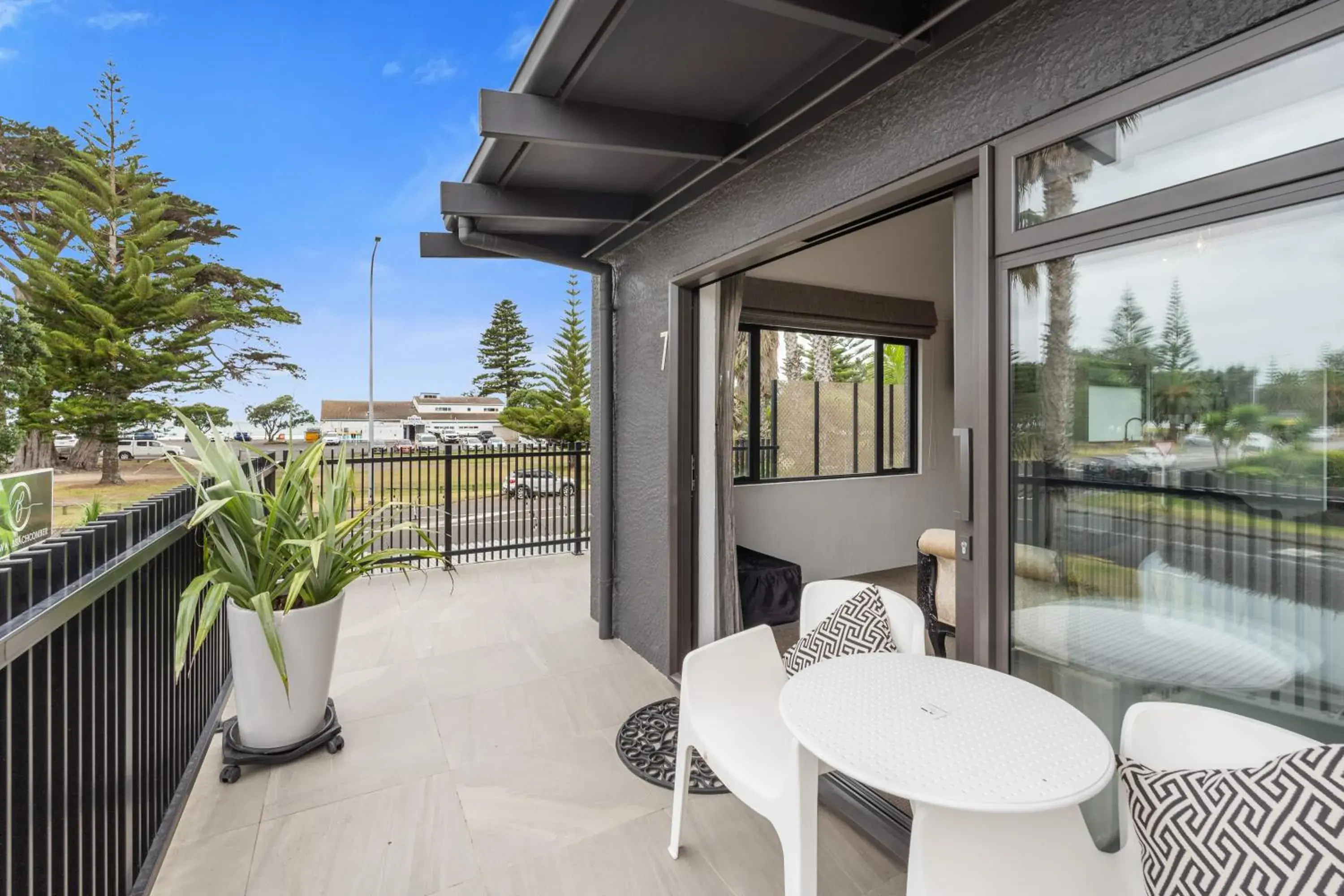 Two-Bedroom Apartment in Orewa Beachcomber Two-Bedroom Apartment in Orewa Beachcomber