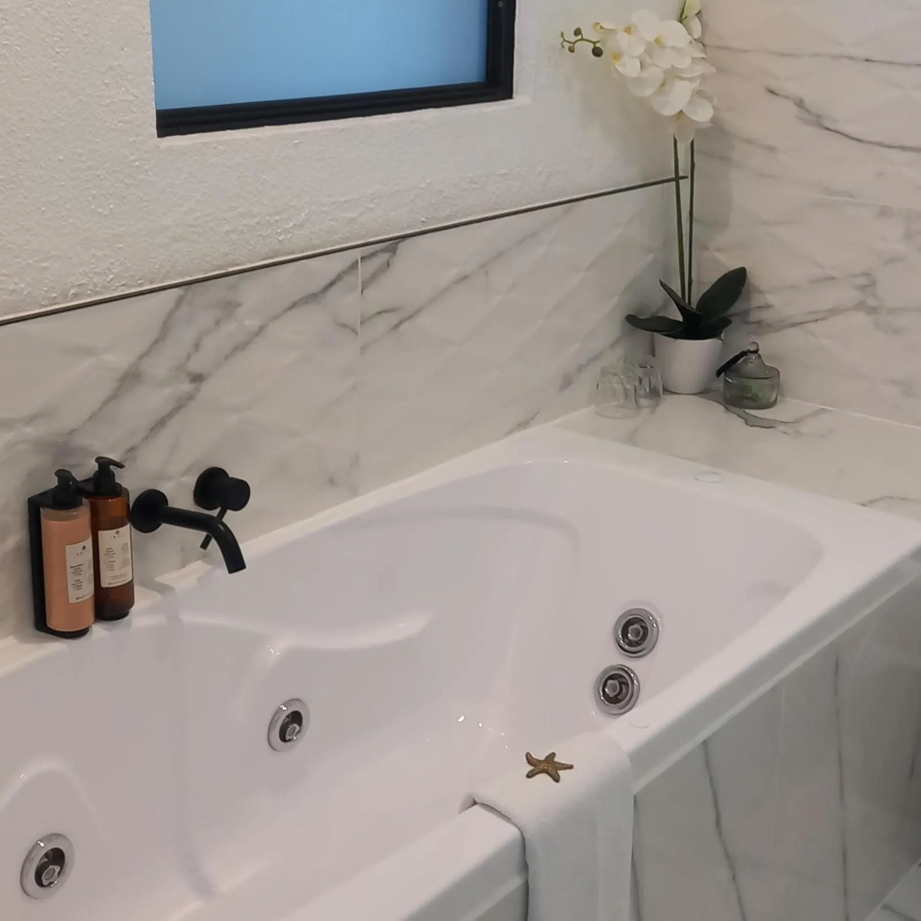 Bath in Orewa Beachcomber