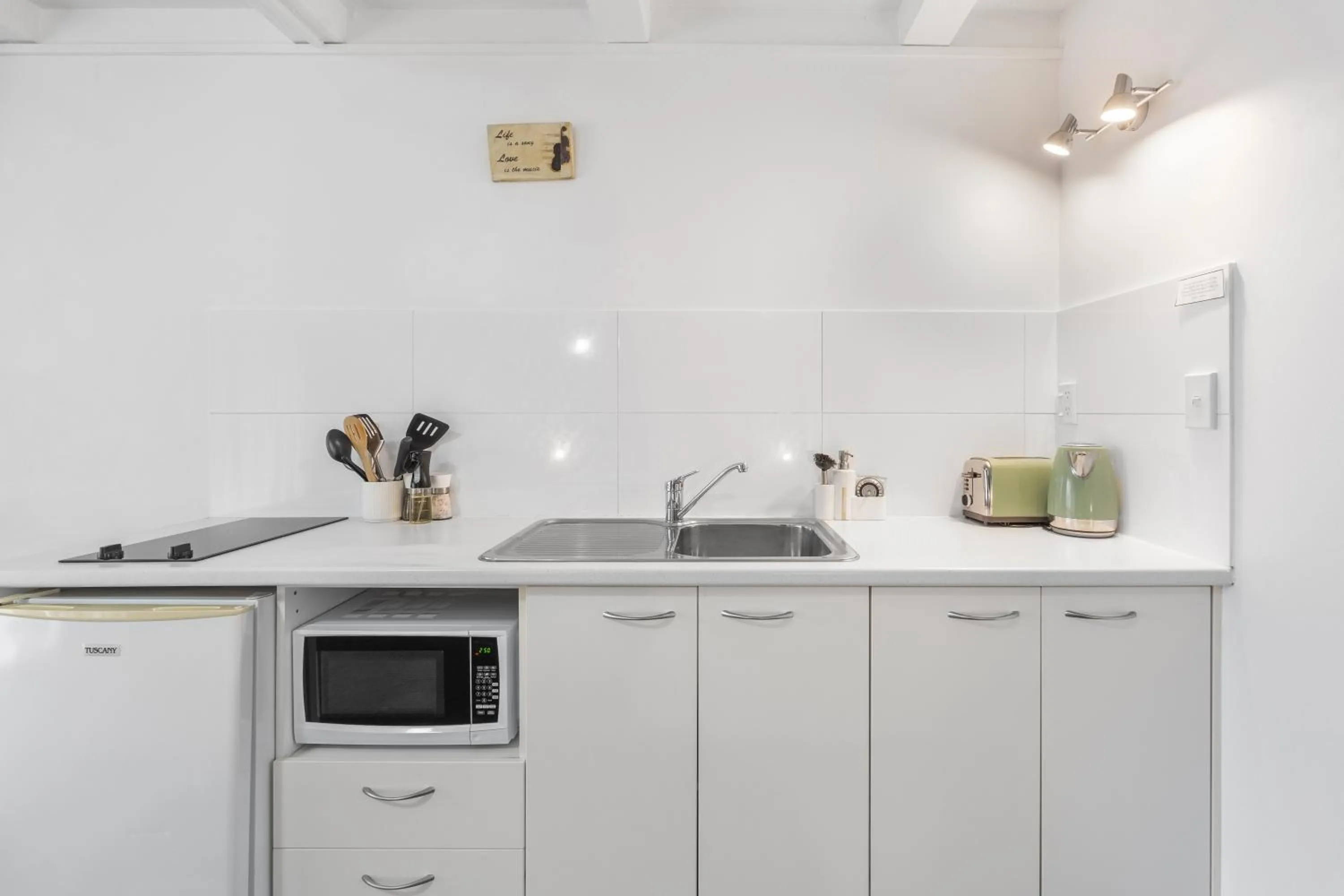 kitchen in Orewa Beachcomber