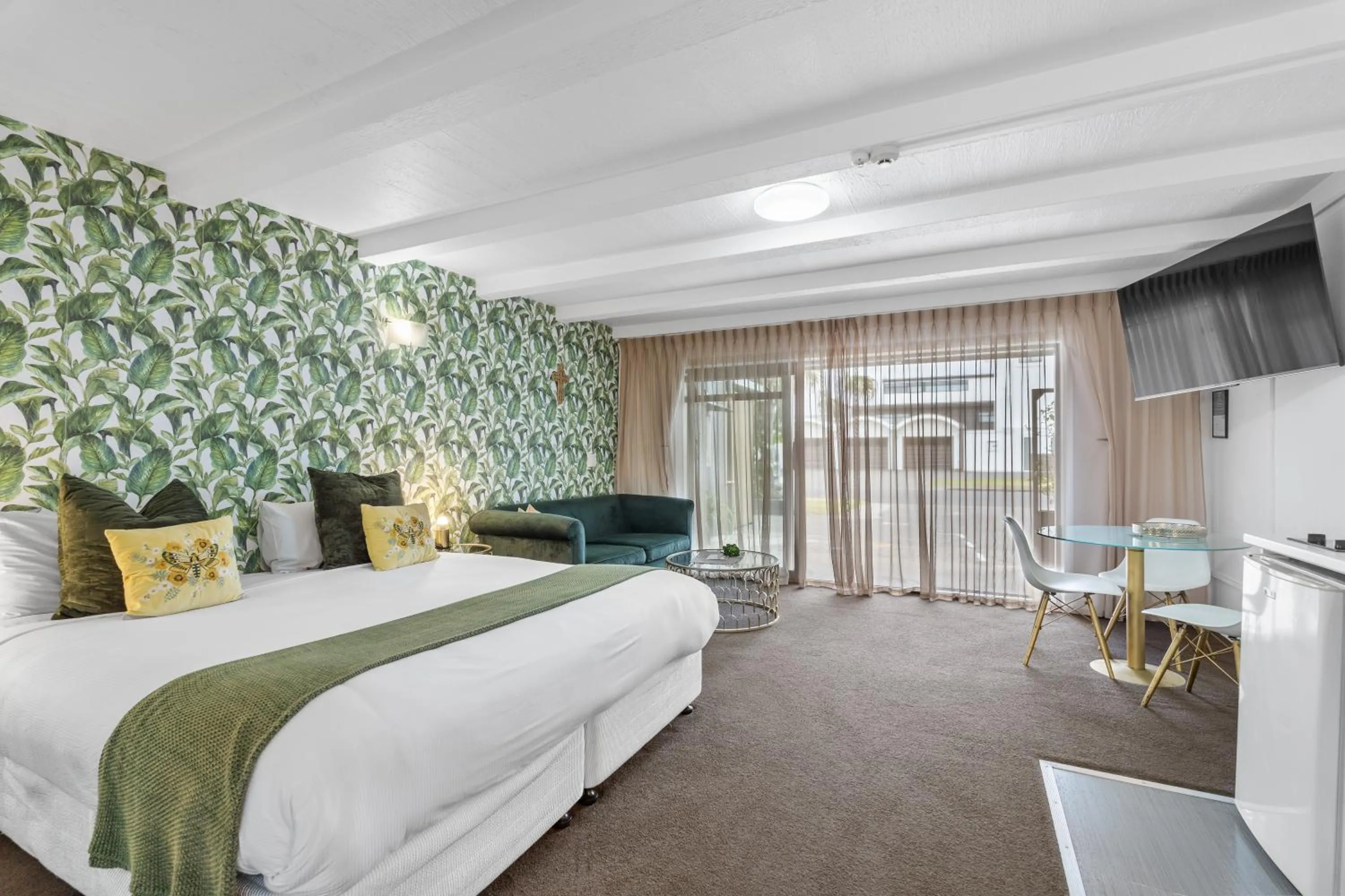 Bedroom, Bed in Orewa Beachcomber